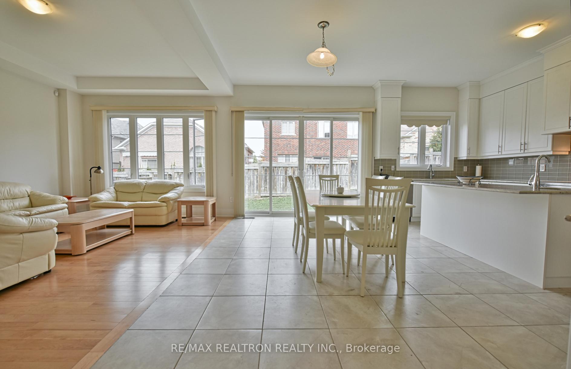 Photo 8 of 42 Farrell Road, Vaughan, Patterson — HOMEH