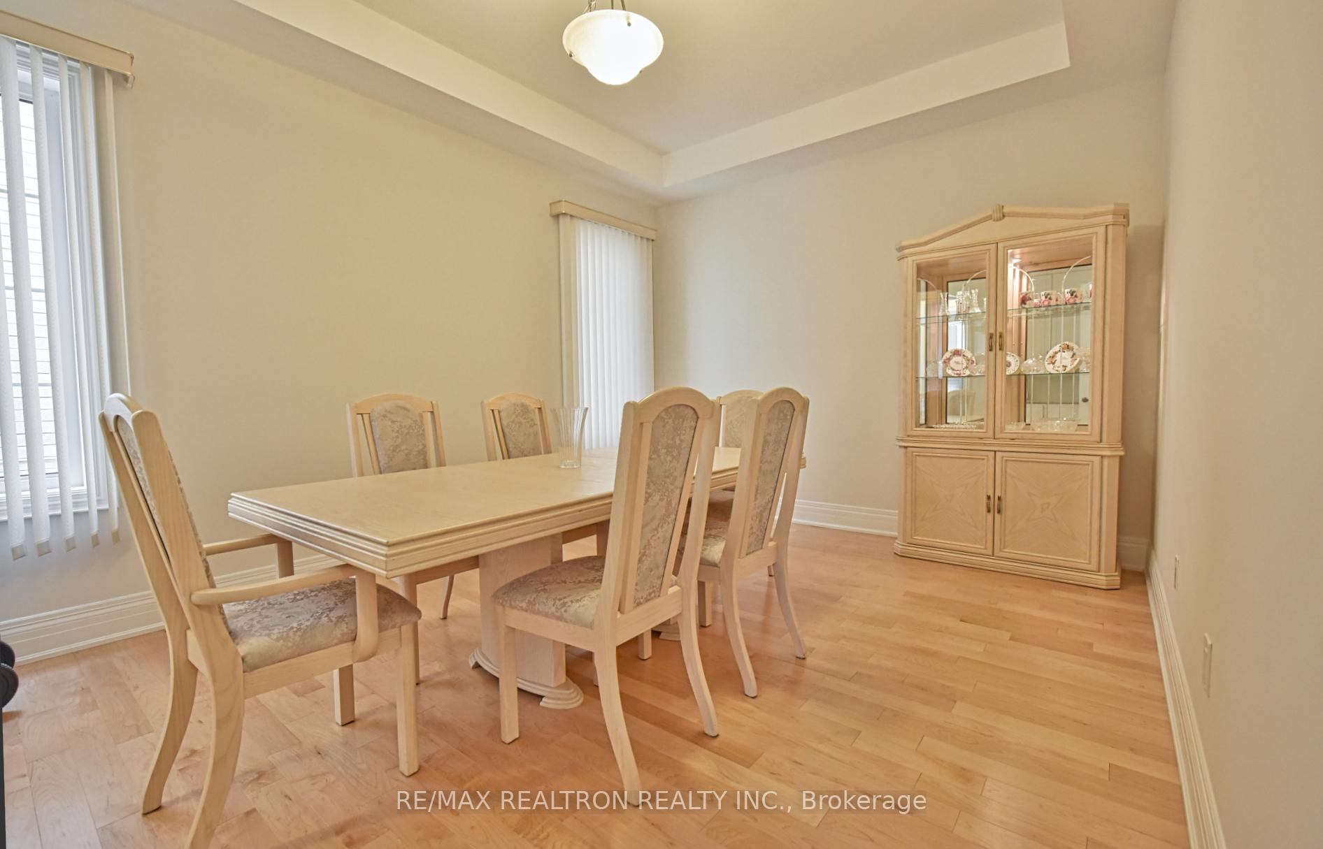 Photo 7 of 42 Farrell Road, Vaughan, Patterson — HOMEH
