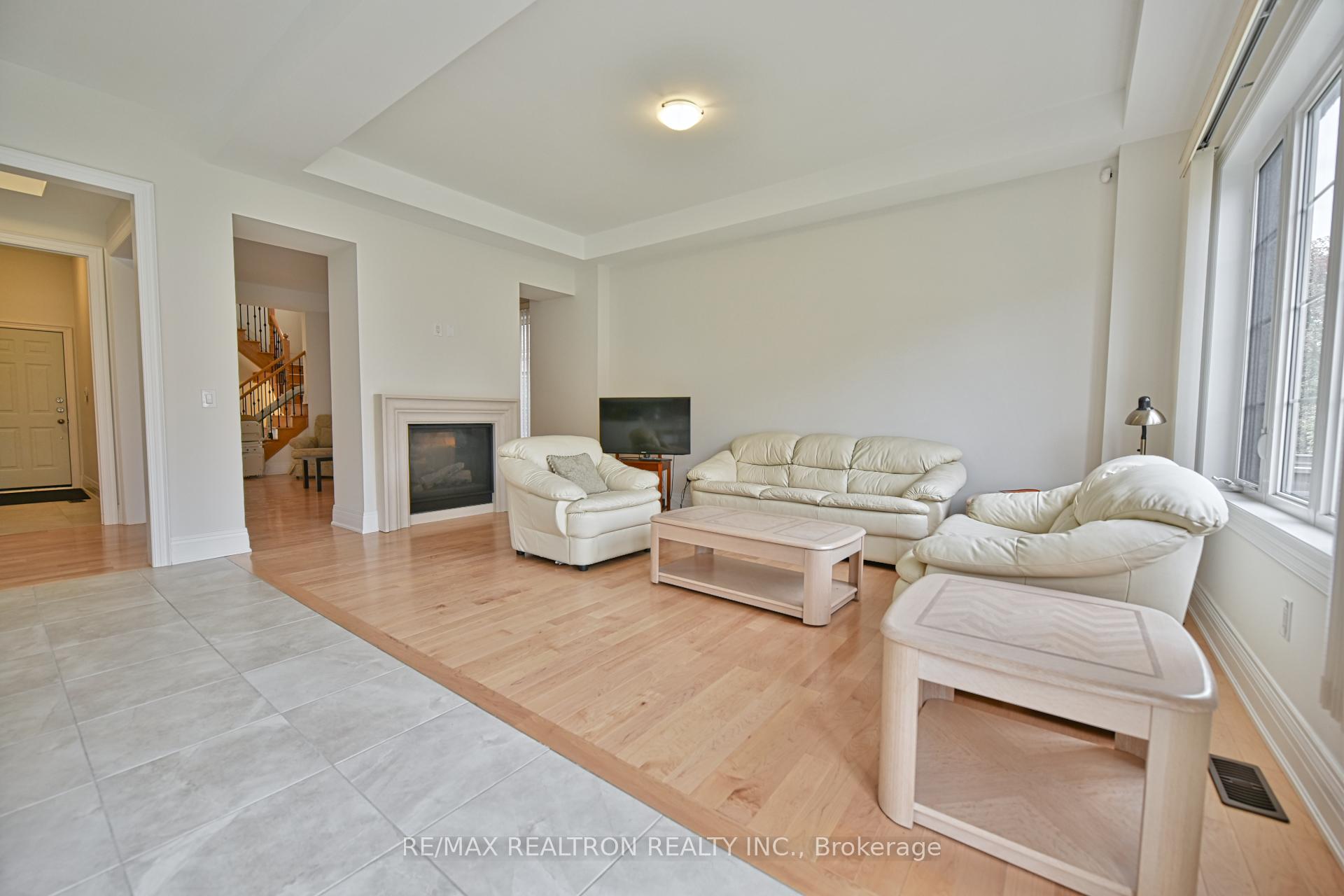 Photo 3 of 42 Farrell Road, Vaughan, Patterson — HOMEH