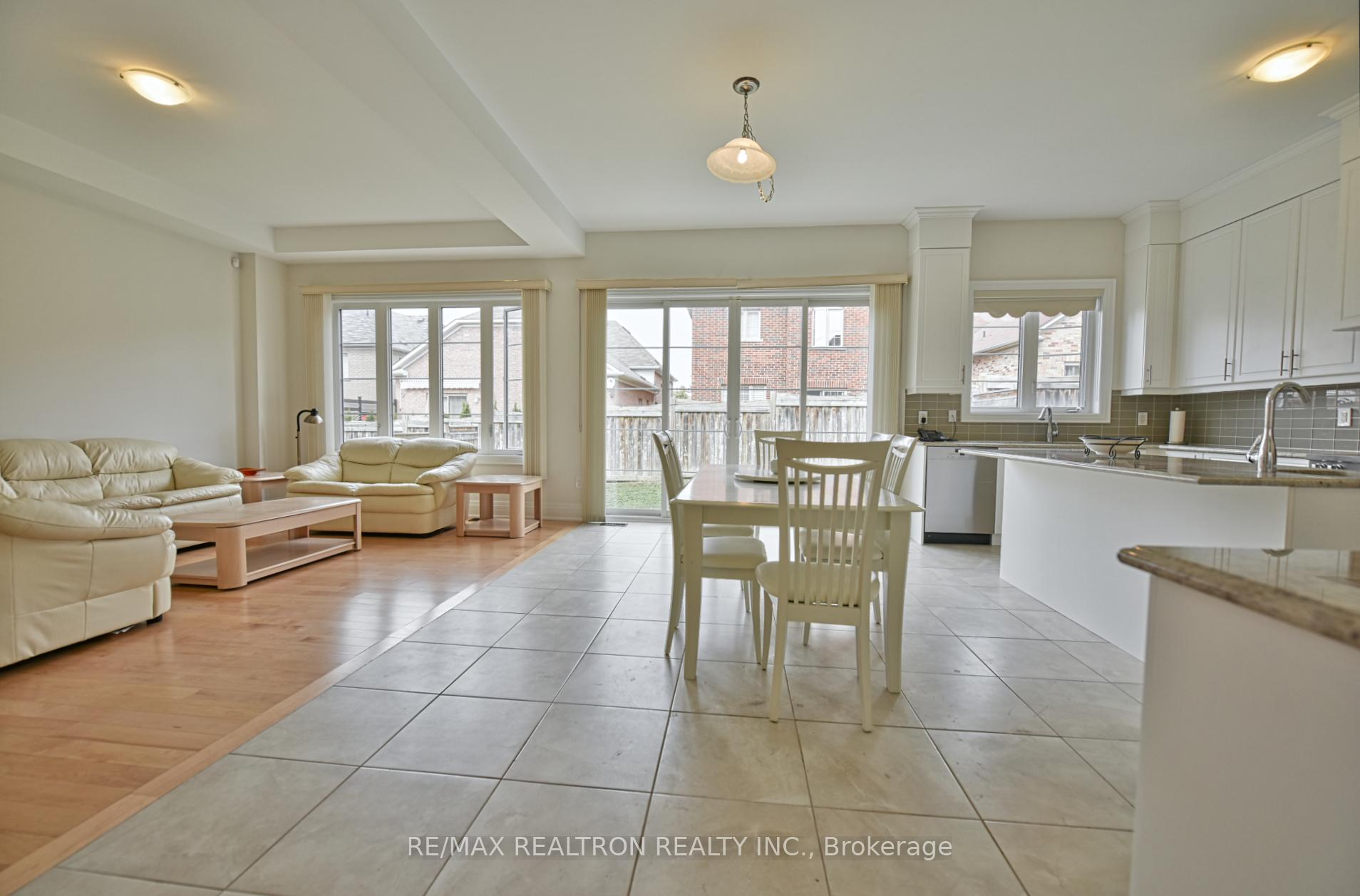 Photo 11 of 42 Farrell Road, Vaughan, Patterson — HOMEH