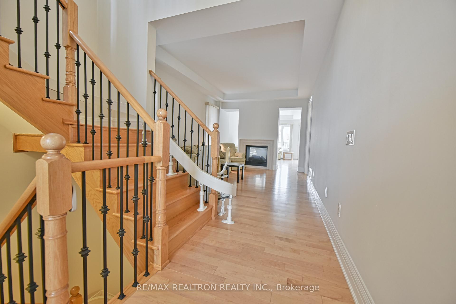 Photo 10 of 42 Farrell Road, Vaughan, Patterson — HOMEH