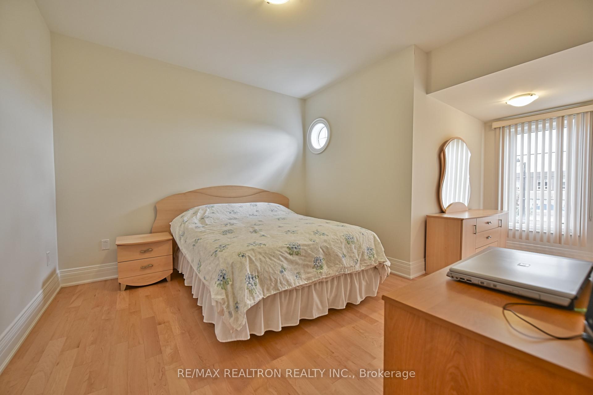 Photo 12 of 42 Farrell Road, Vaughan, Patterson — HOMEH