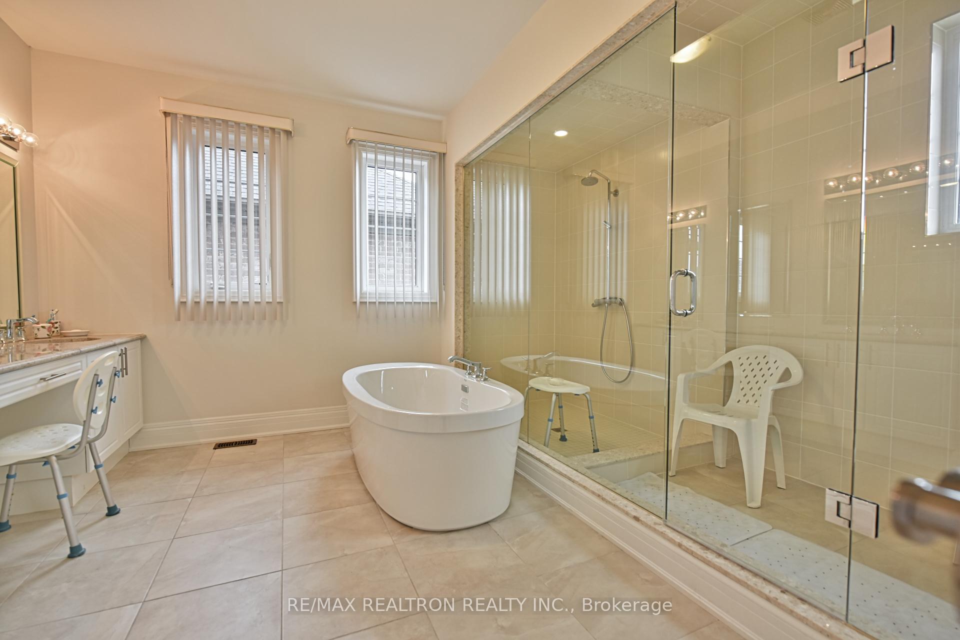 Photo 17 of 42 Farrell Road, Vaughan, Patterson — HOMEH