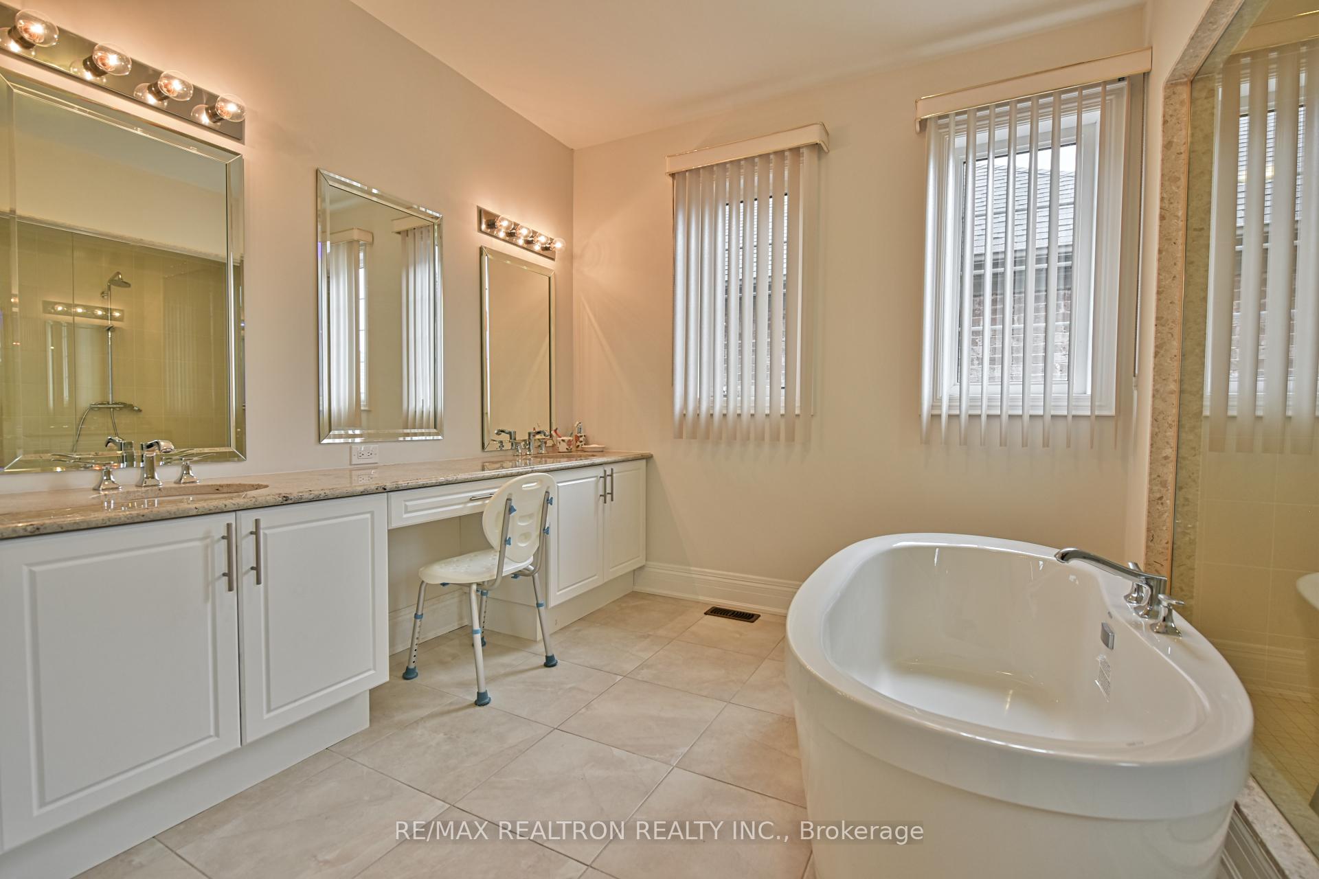 Photo 20 of 42 Farrell Road, Vaughan, Patterson — HOMEH