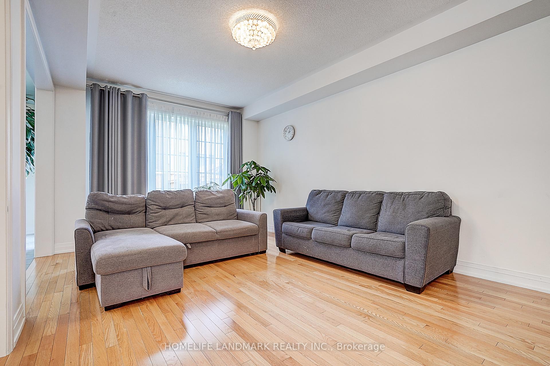 Photo 11 of 21 Hayeraft Street, Whitby, Rural Whitby — HOMEH