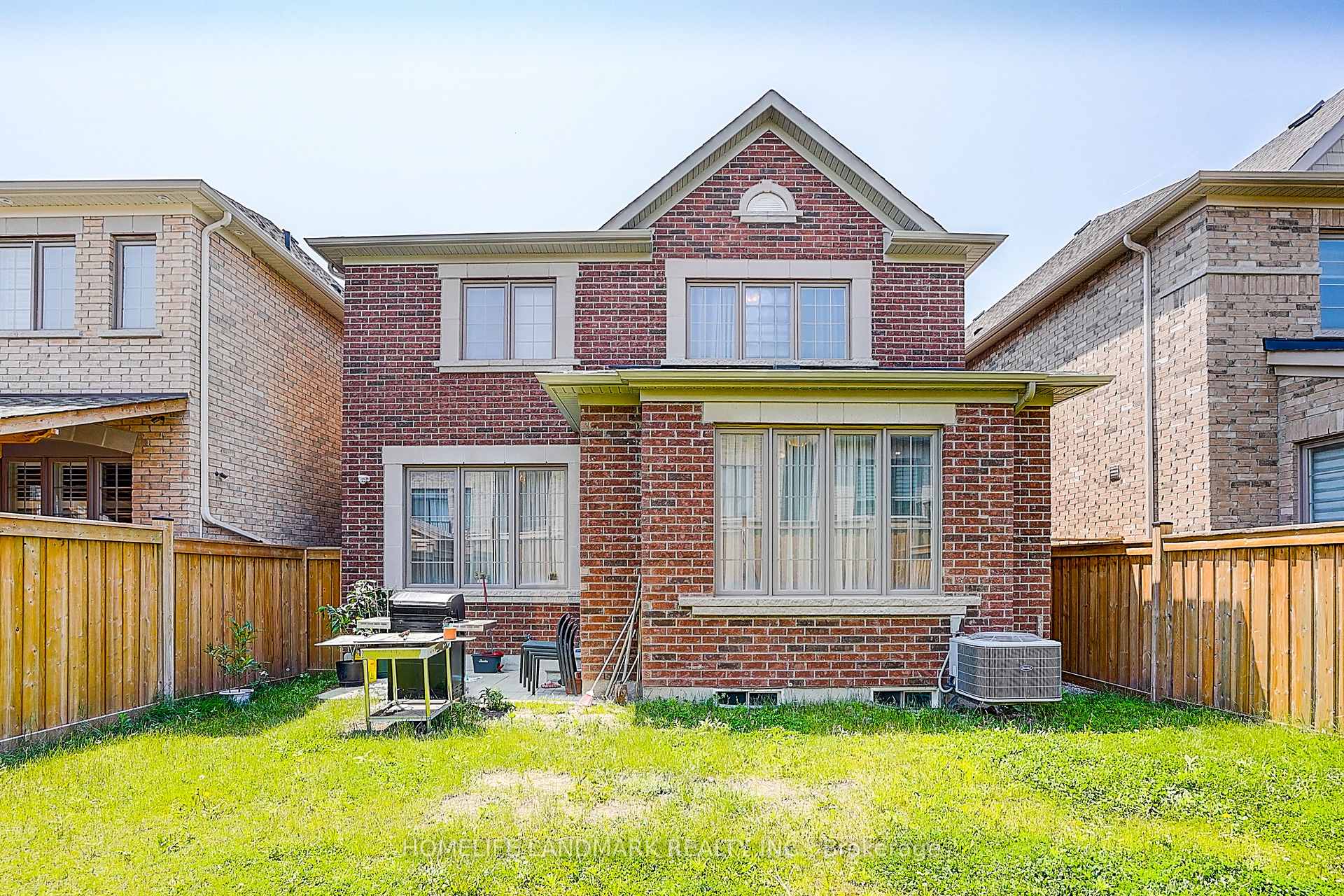 Photo 38 of 21 Hayeraft Street, Whitby, Rural Whitby — HOMEH