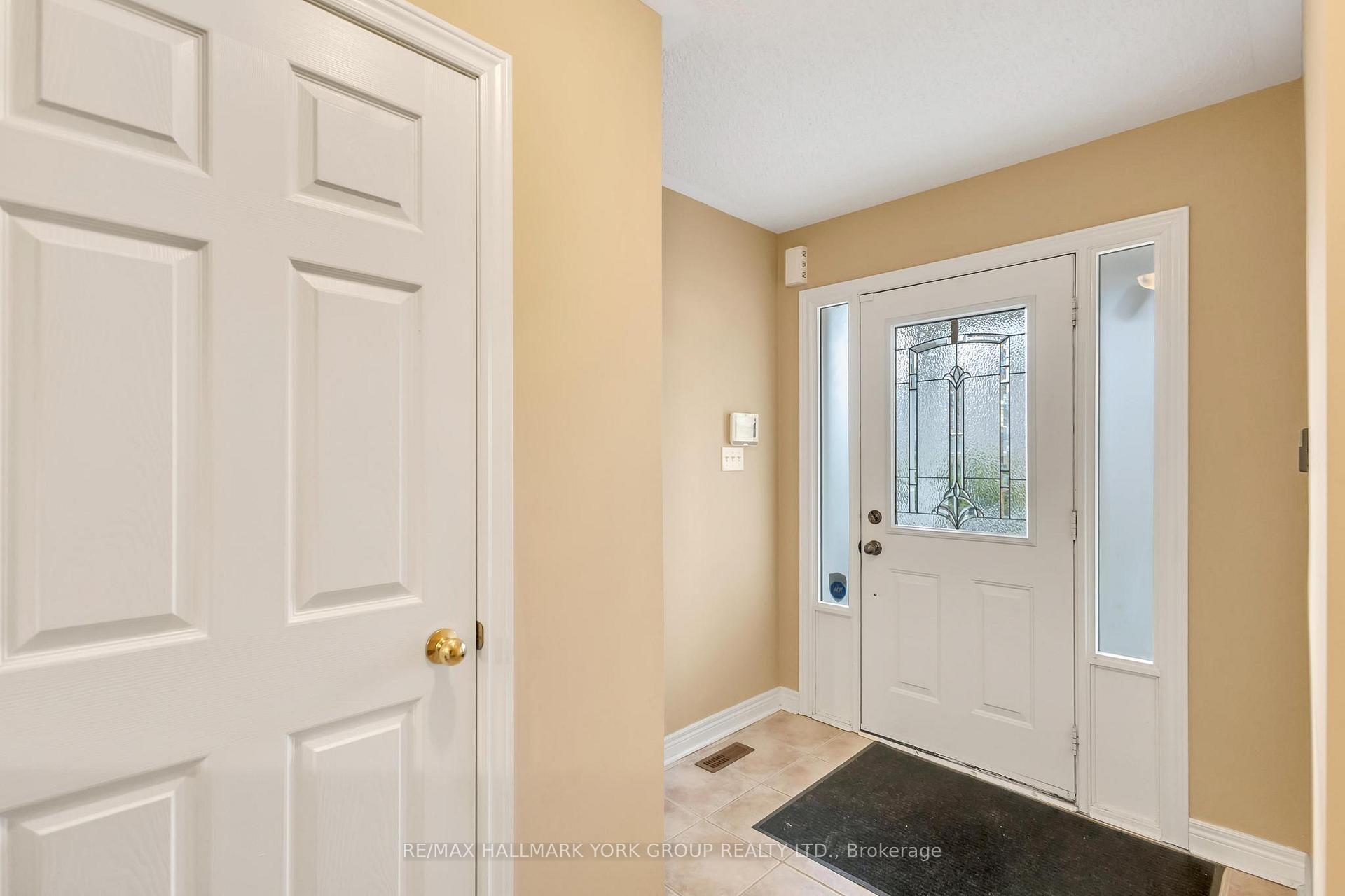 Photo 7 of 27 Baywell Crescent, Aurora, Bayview Wellington — HOMEH