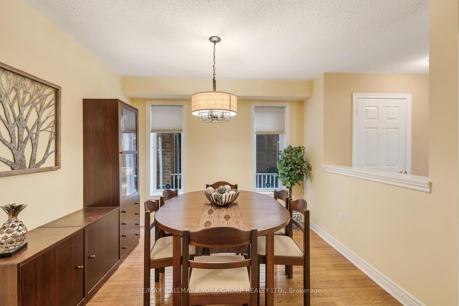 Photo 11 of 27 Baywell Crescent, Aurora, Bayview Wellington — HOMEH