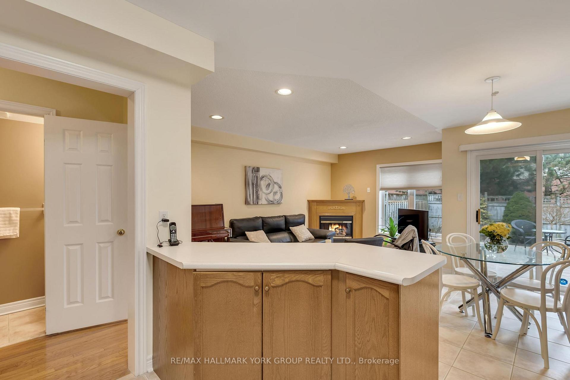 Photo 4 of 27 Baywell Crescent, Aurora, Bayview Wellington — HOMEH