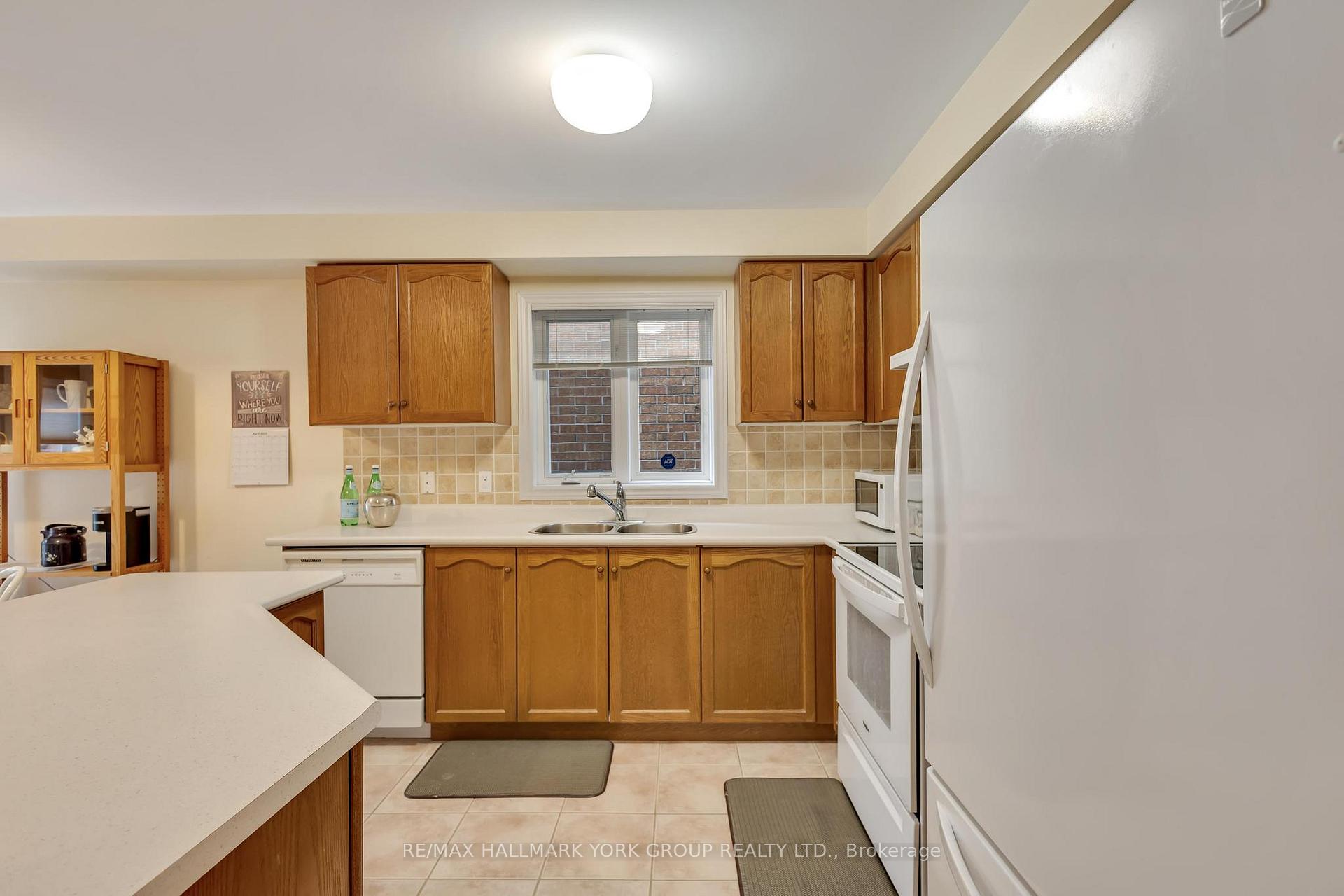 Photo 20 of 27 Baywell Crescent, Aurora, Bayview Wellington — HOMEH