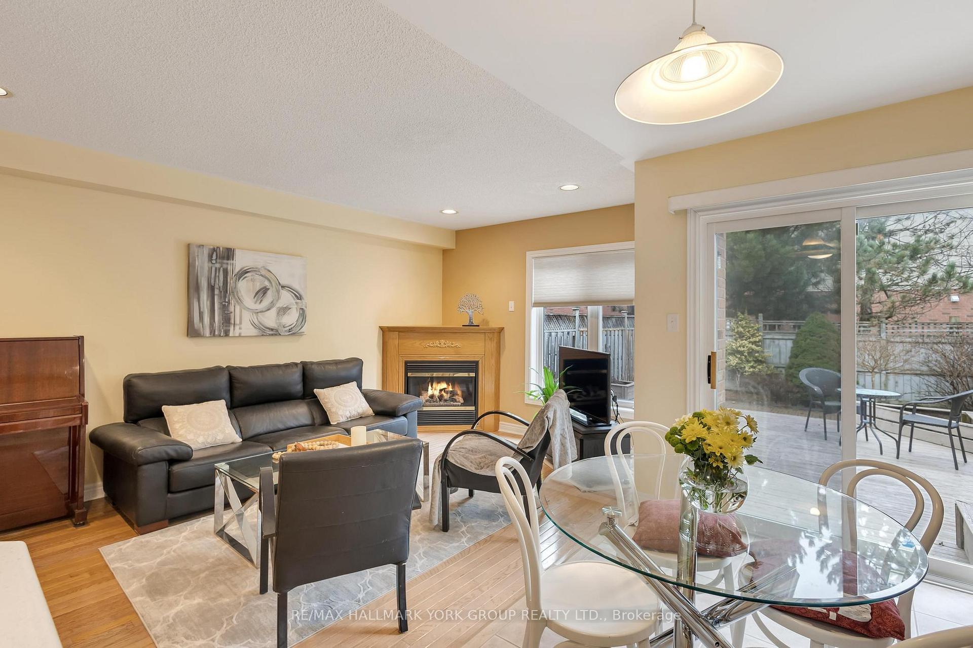 Photo 10 of 27 Baywell Crescent, Aurora, Bayview Wellington — HOMEH
