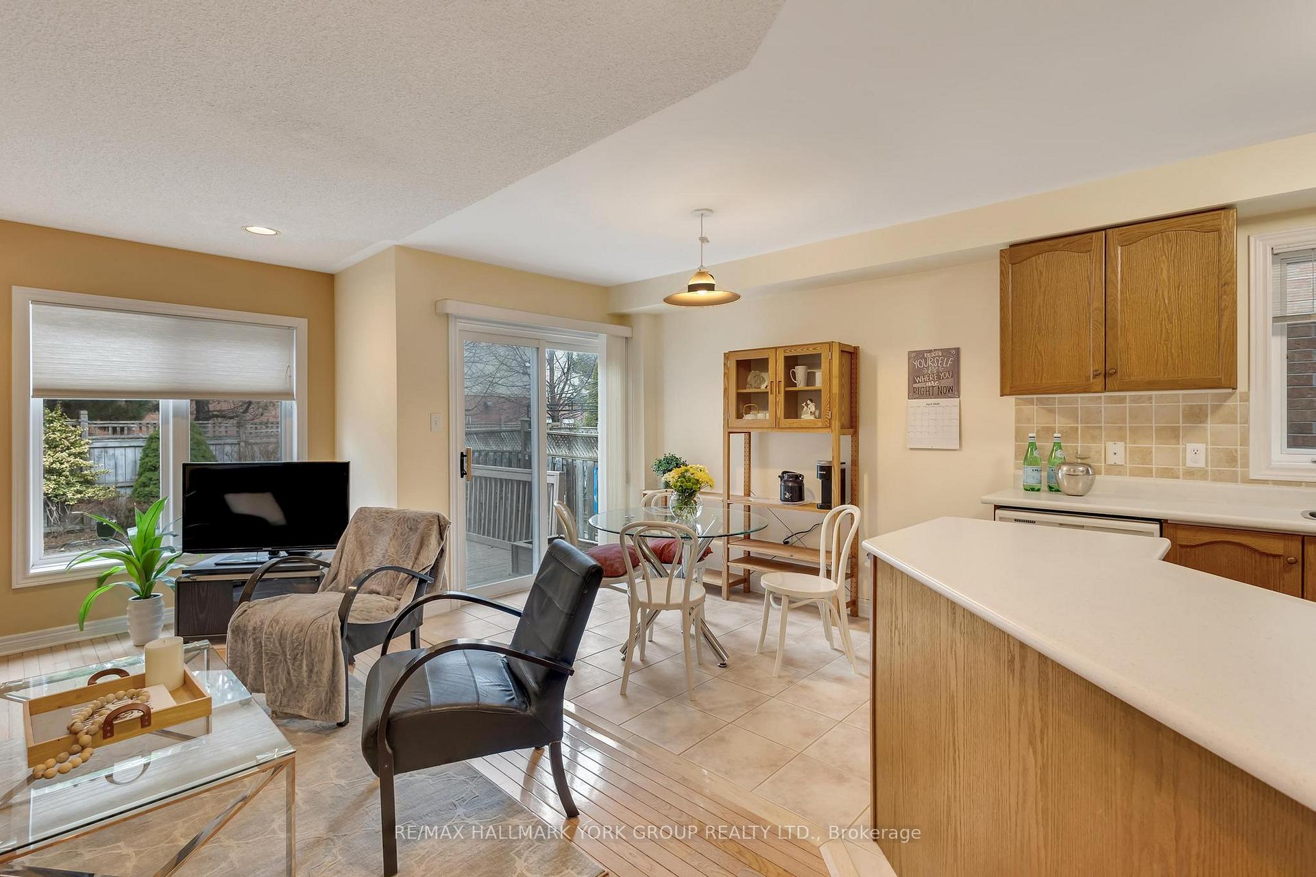 Photo 16 of 27 Baywell Crescent, Aurora, Bayview Wellington — HOMEH