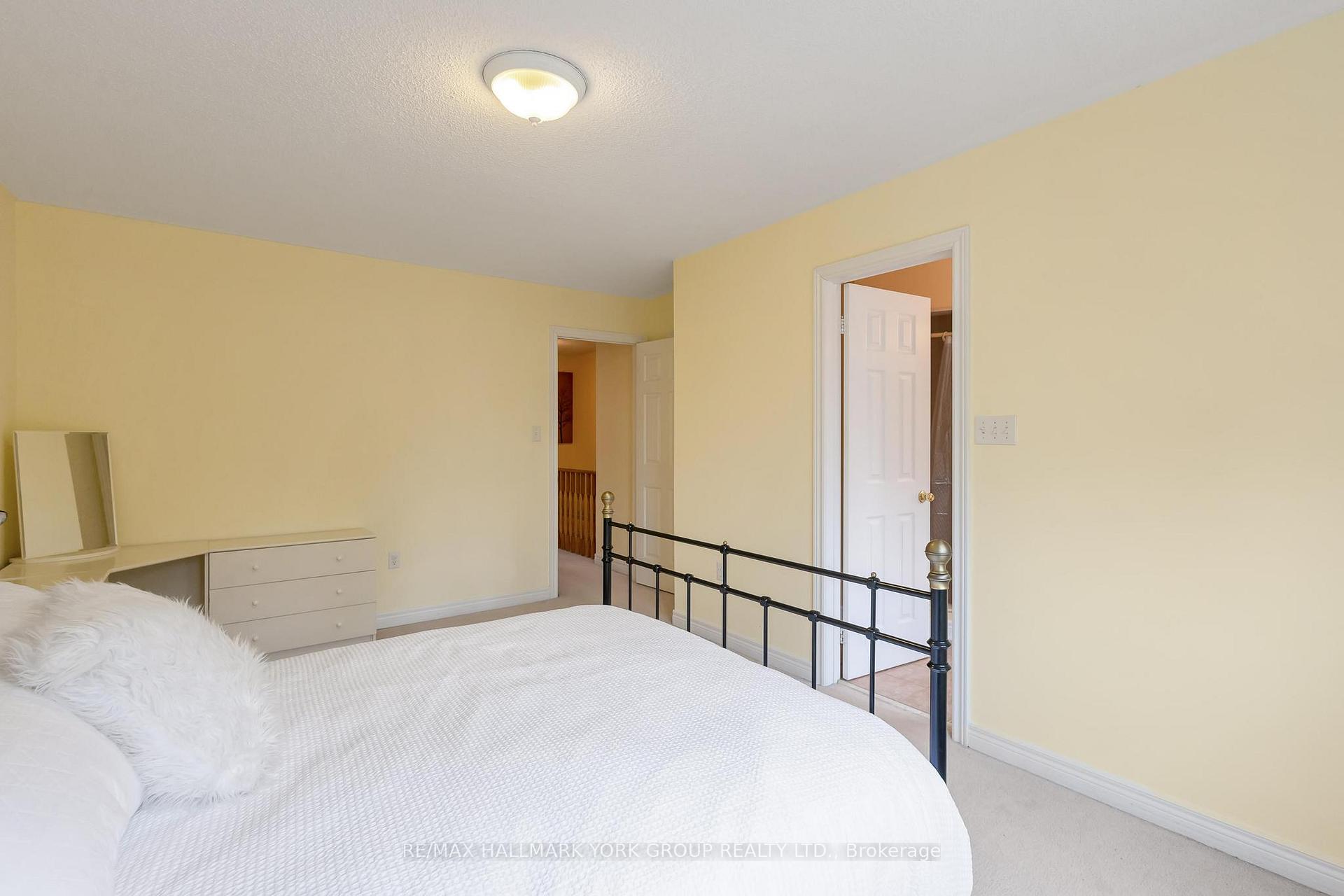 Photo 14 of 27 Baywell Crescent, Aurora, Bayview Wellington — HOMEH