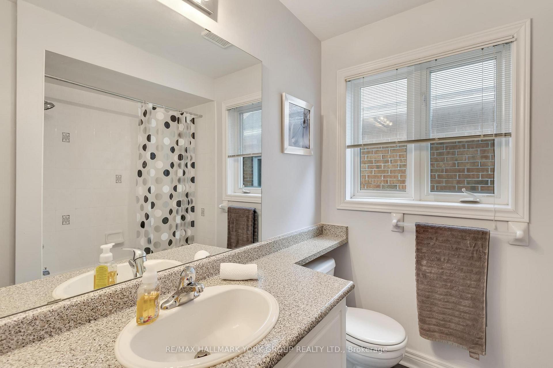 Photo 13 of 27 Baywell Crescent, Aurora, Bayview Wellington — HOMEH