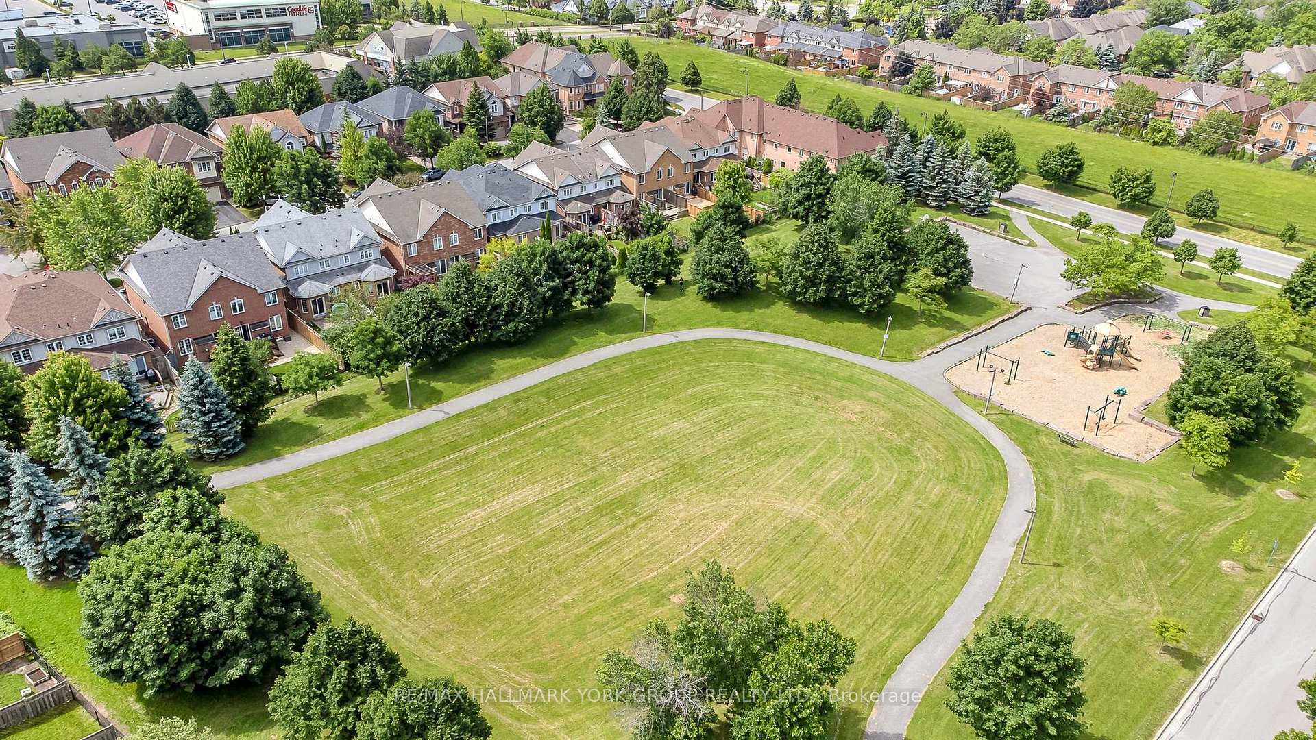 Photo 18 of 27 Baywell Crescent, Aurora, Bayview Wellington — HOMEH