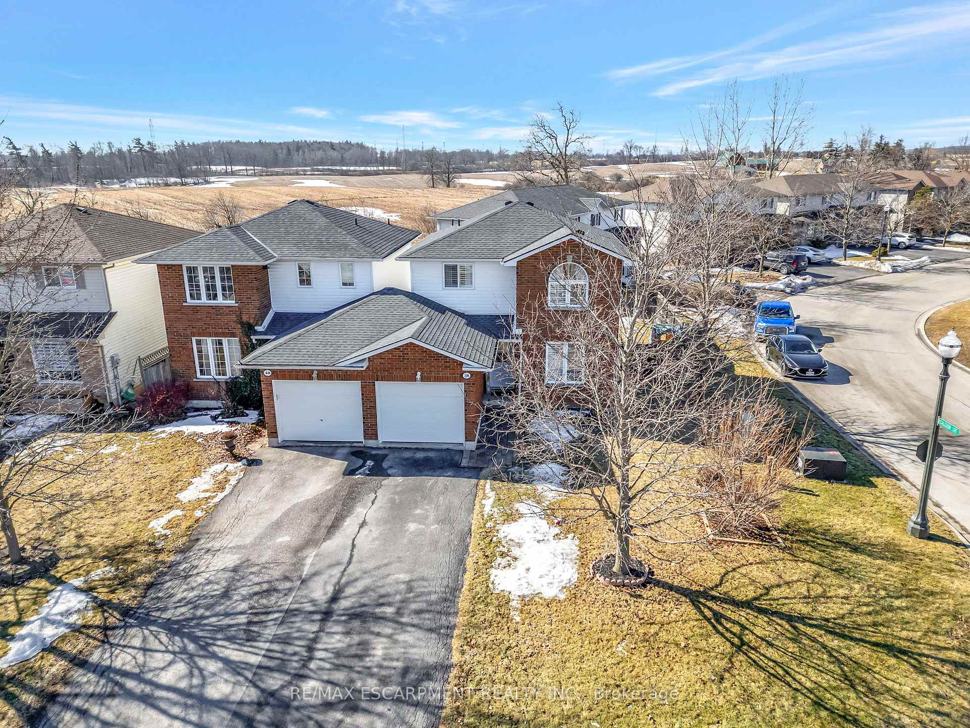 Photo 6 of 38 Celtic Drive, Haldimand — HOMEH