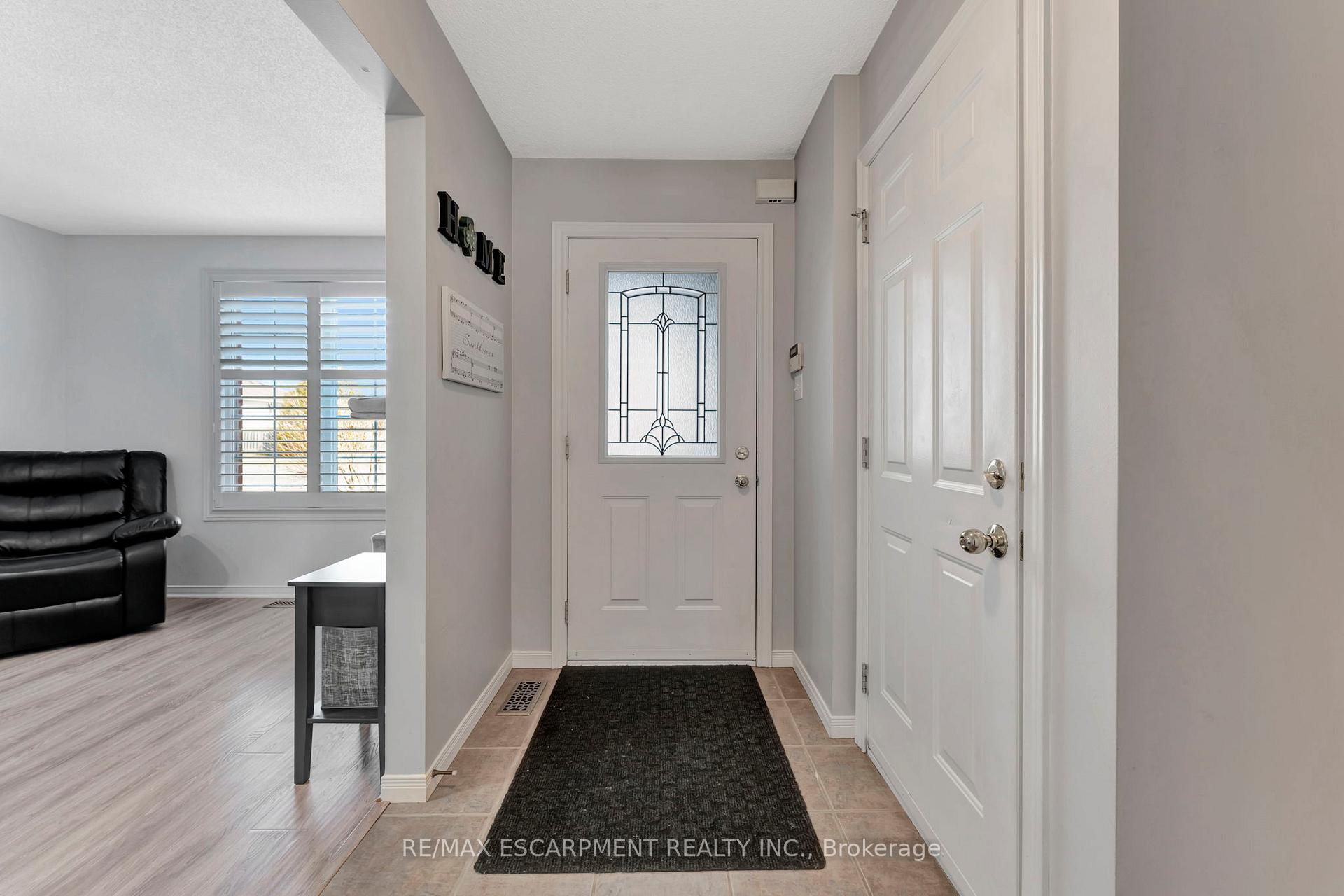 Photo 2 of 38 Celtic Drive, Haldimand — HOMEH