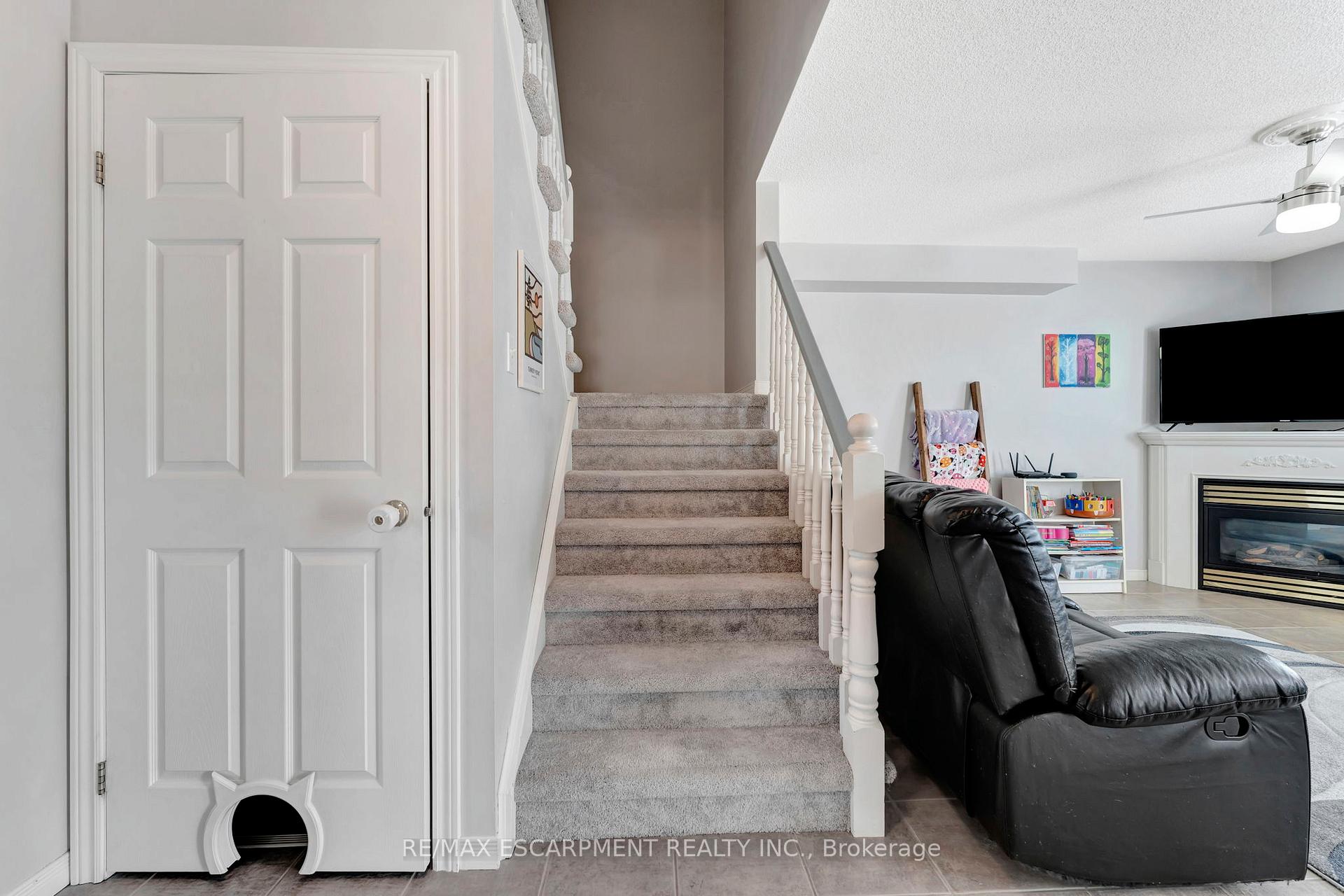 Photo 34 of 38 Celtic Drive, Haldimand — HOMEH