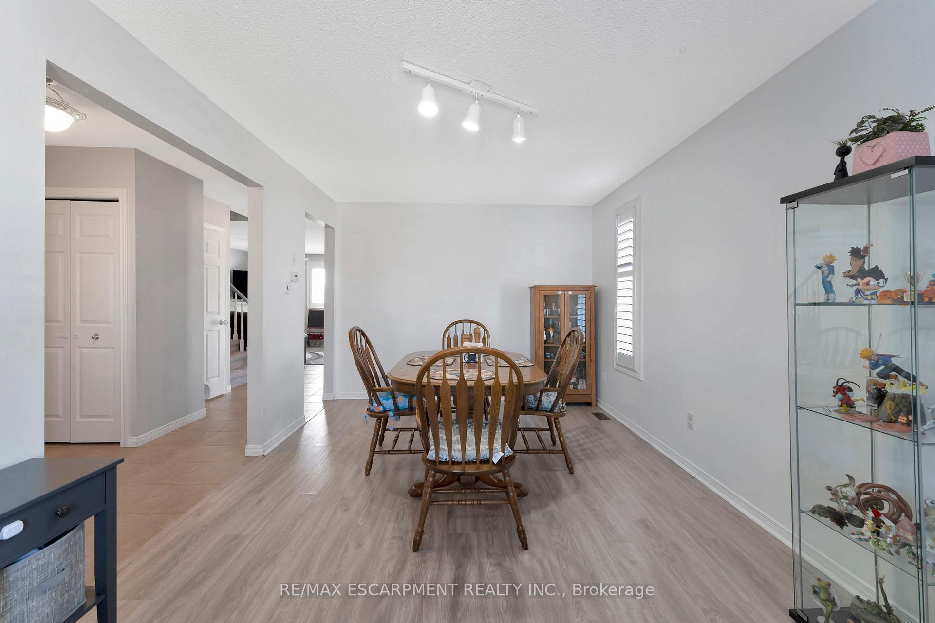 Photo 33 of 38 Celtic Drive, Haldimand — HOMEH