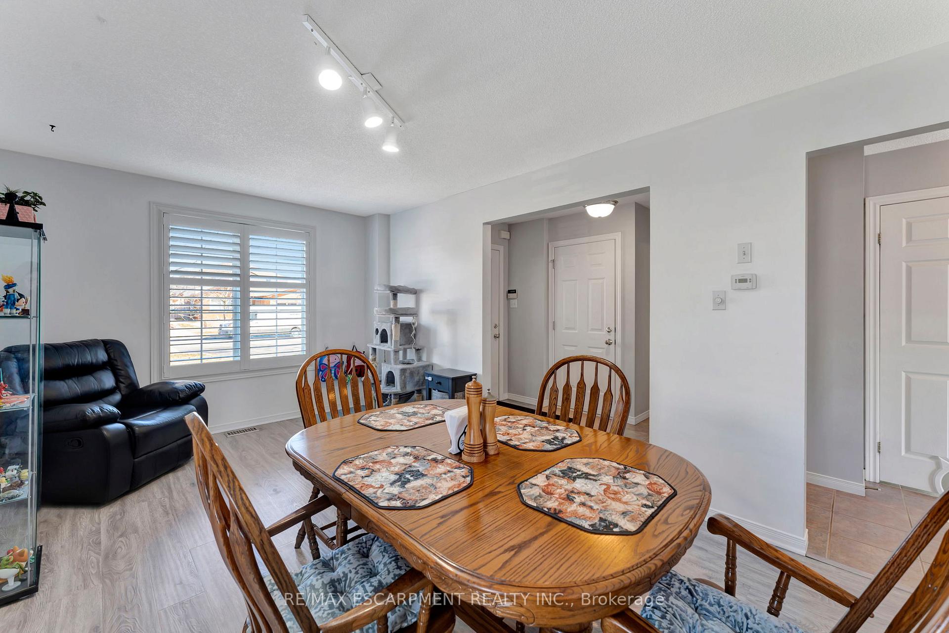 Photo 8 of 38 Celtic Drive, Haldimand — HOMEH
