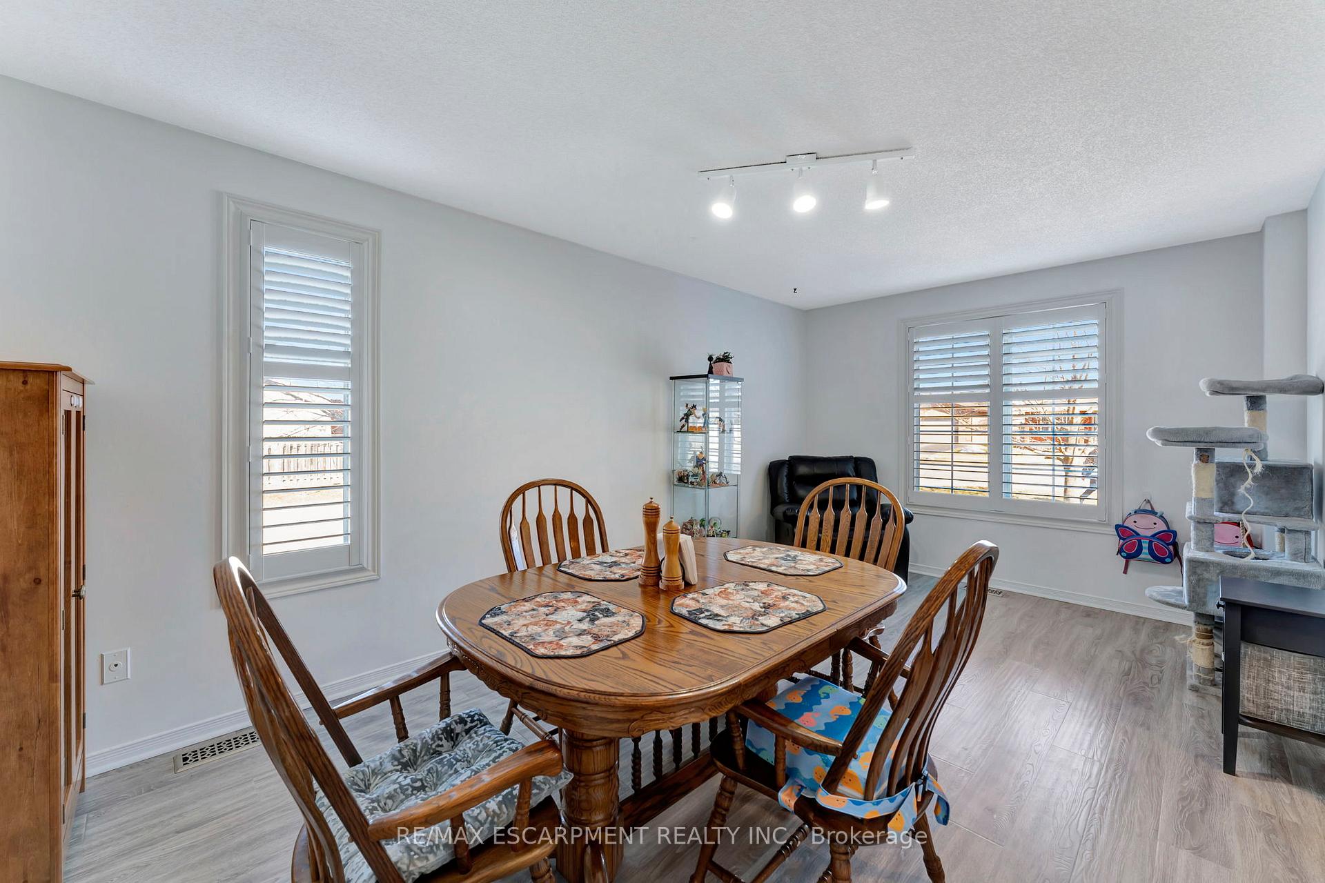 Photo 7 of 38 Celtic Drive, Haldimand — HOMEH