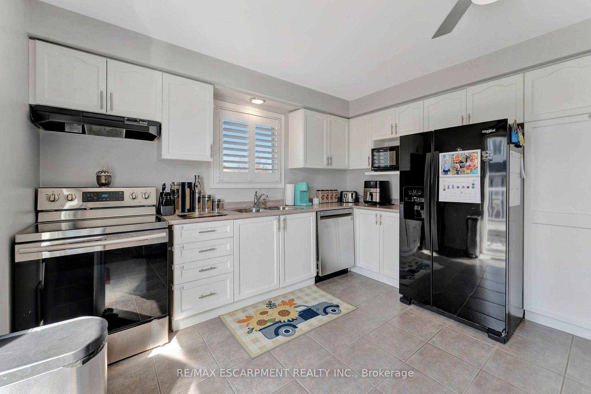 Photo 12 of 38 Celtic Drive, Haldimand — HOMEH