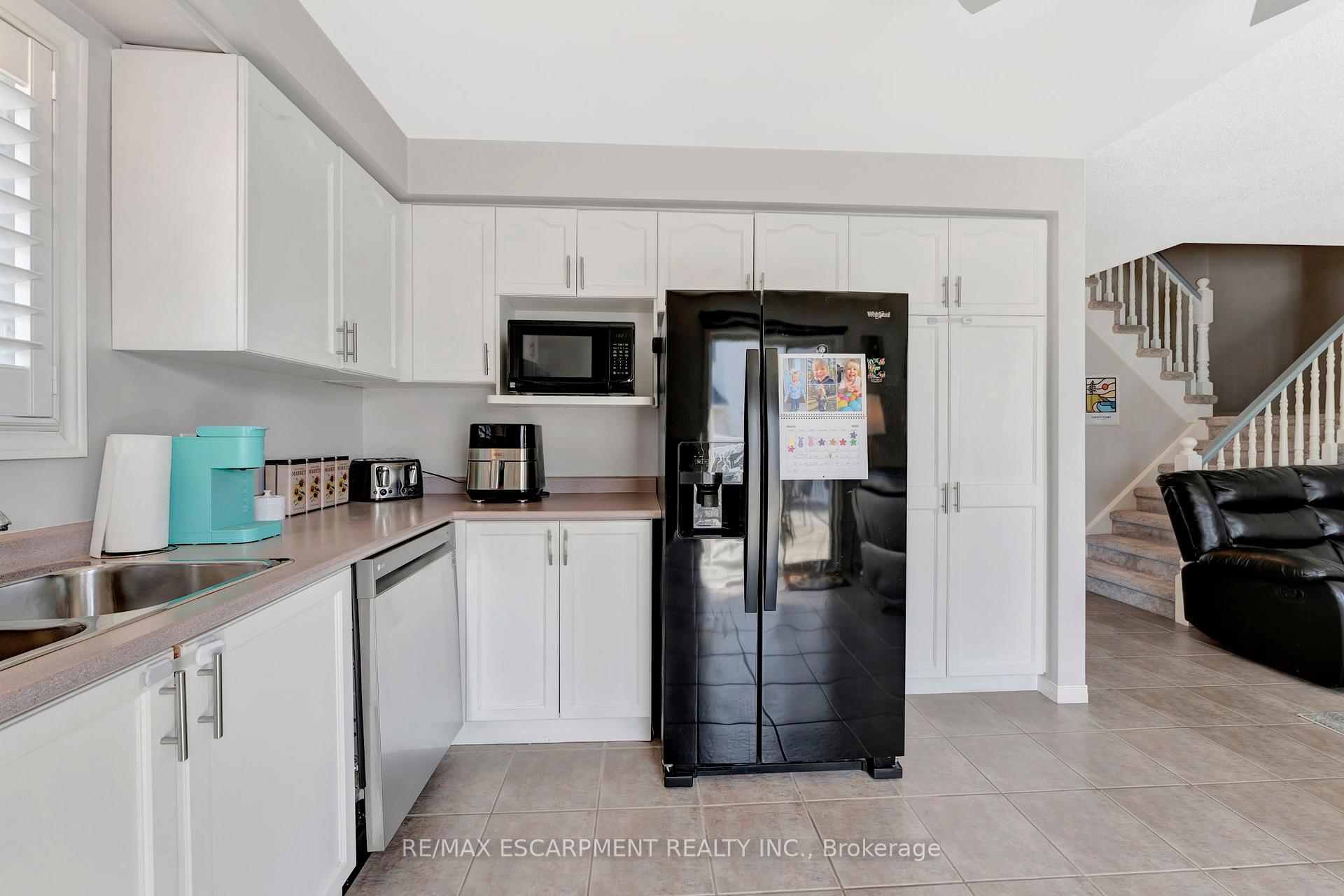 Photo 13 of 38 Celtic Drive, Haldimand — HOMEH