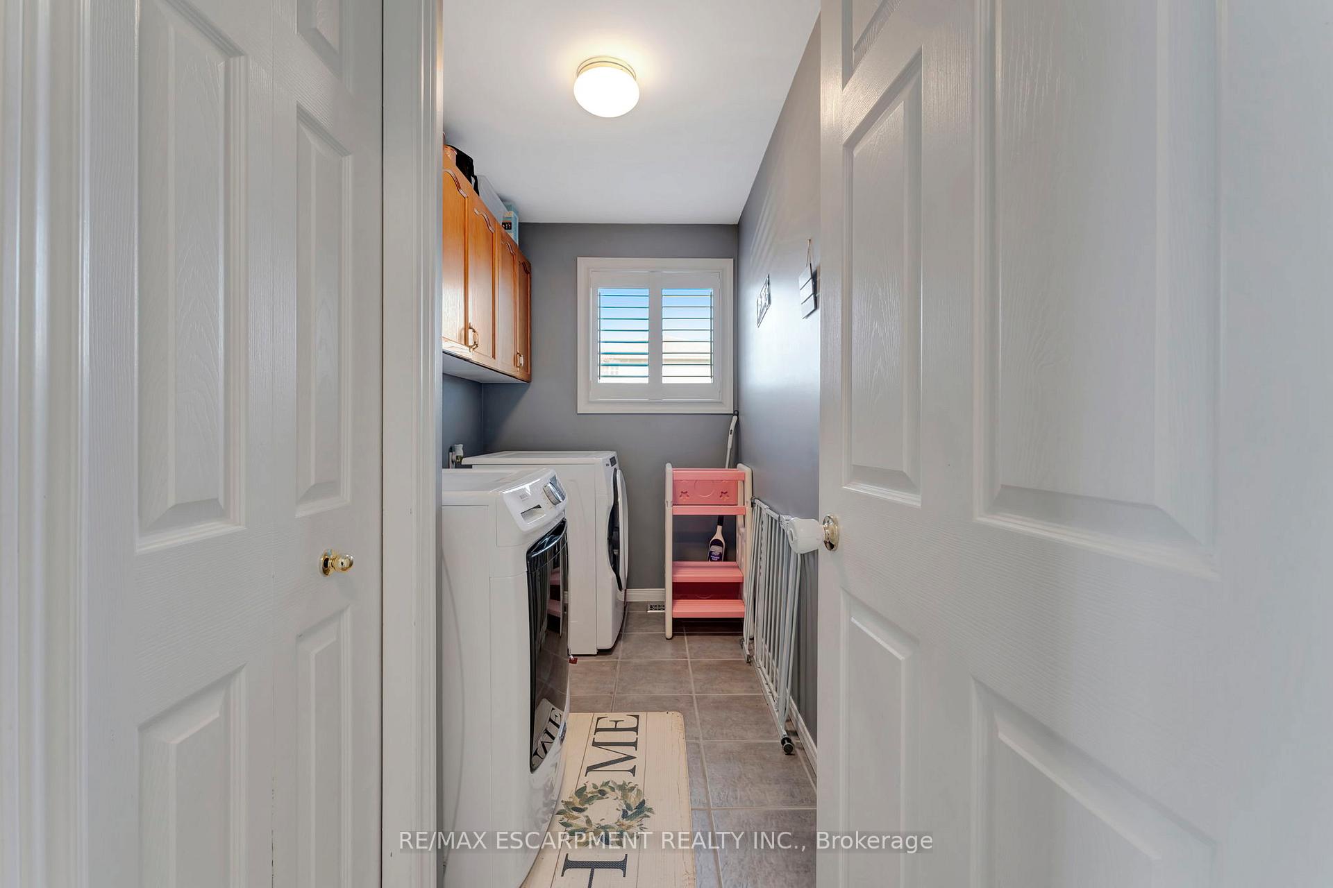 Photo 11 of 38 Celtic Drive, Haldimand — HOMEH