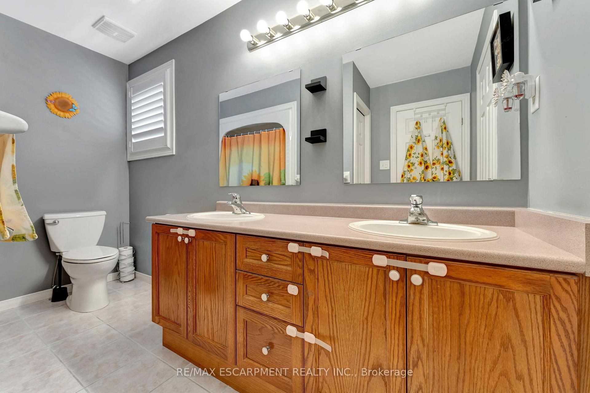 Photo 14 of 38 Celtic Drive, Haldimand — HOMEH