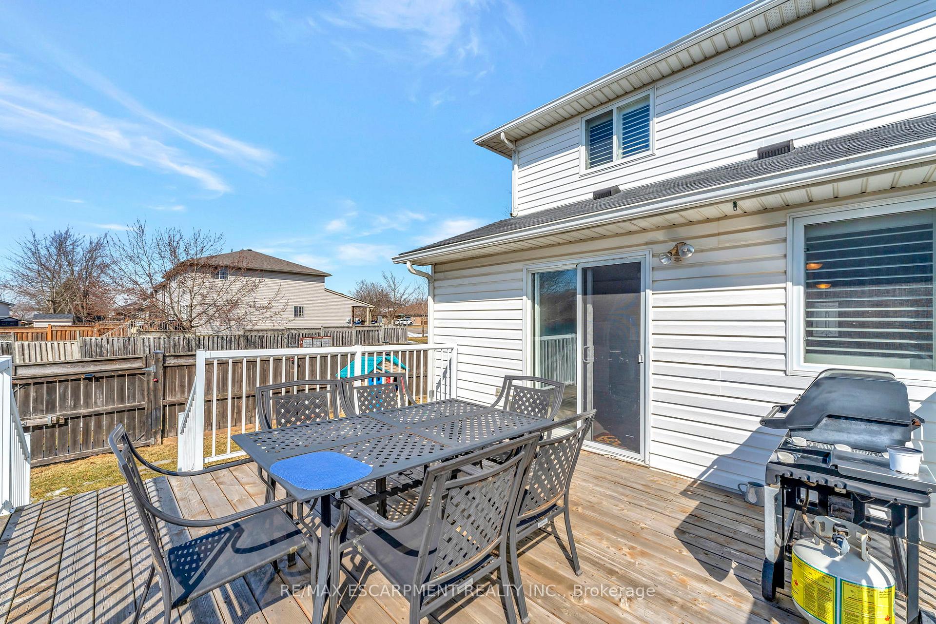 Photo 29 of 38 Celtic Drive, Haldimand — HOMEH