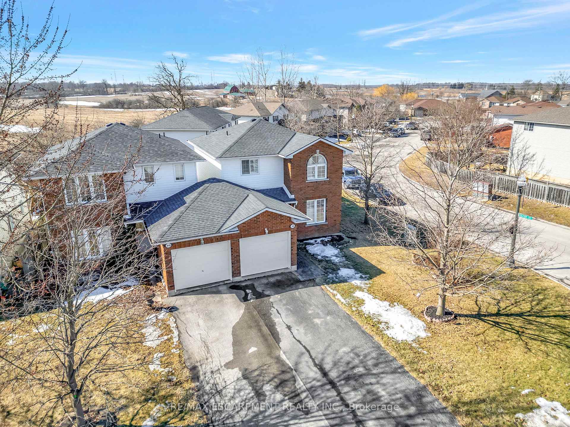 Photo 28 of 38 Celtic Drive, Haldimand — HOMEH