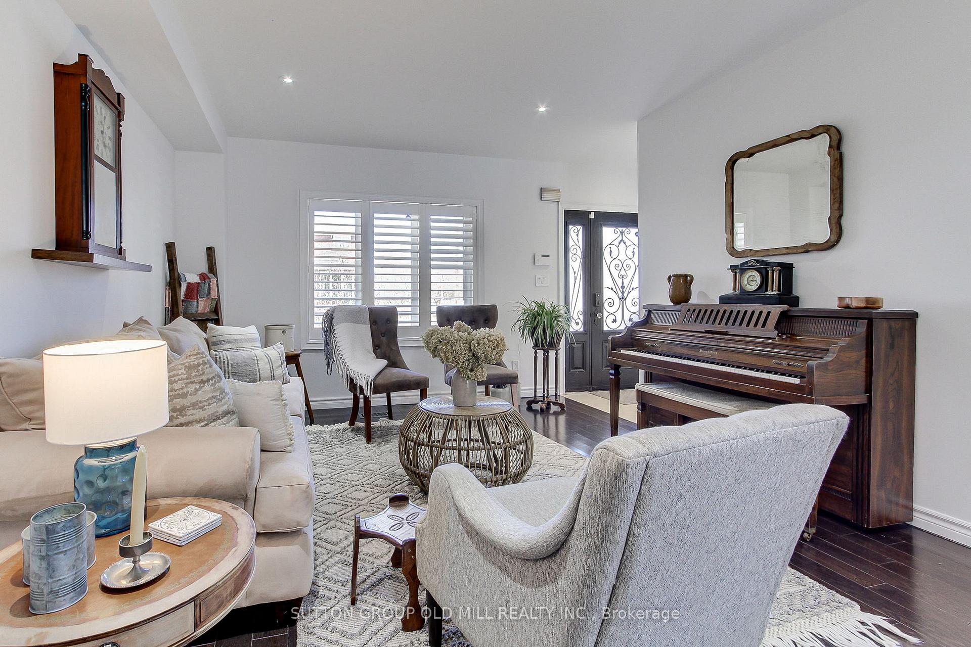 Photo 10 of 25 Savoy Avenue, Toronto, Woodbine-Lumsden — HOMEH