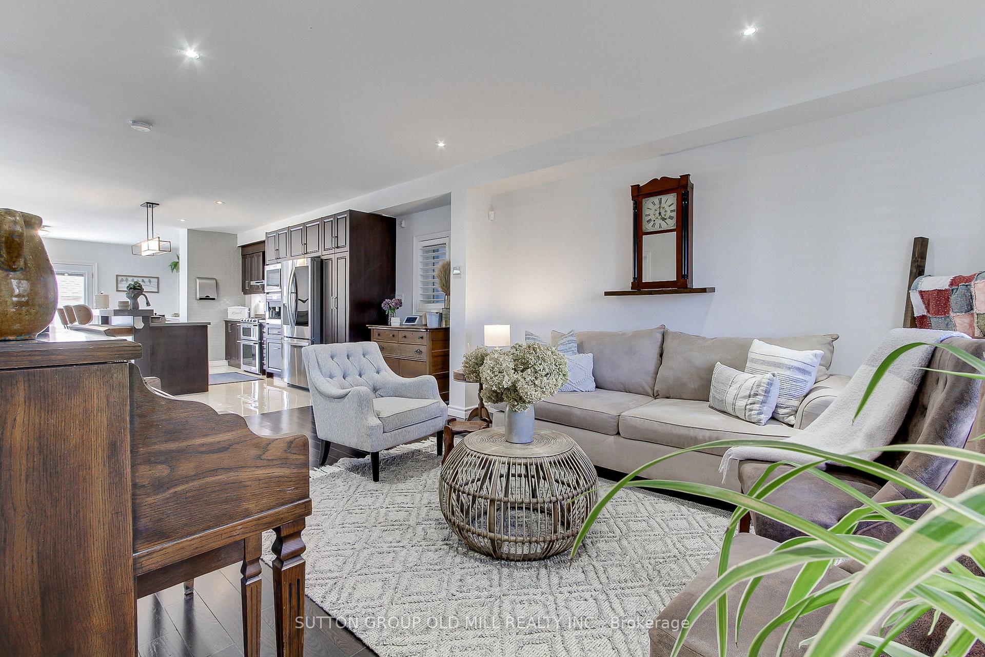 Photo 8 of 25 Savoy Avenue, Toronto, Woodbine-Lumsden — HOMEH