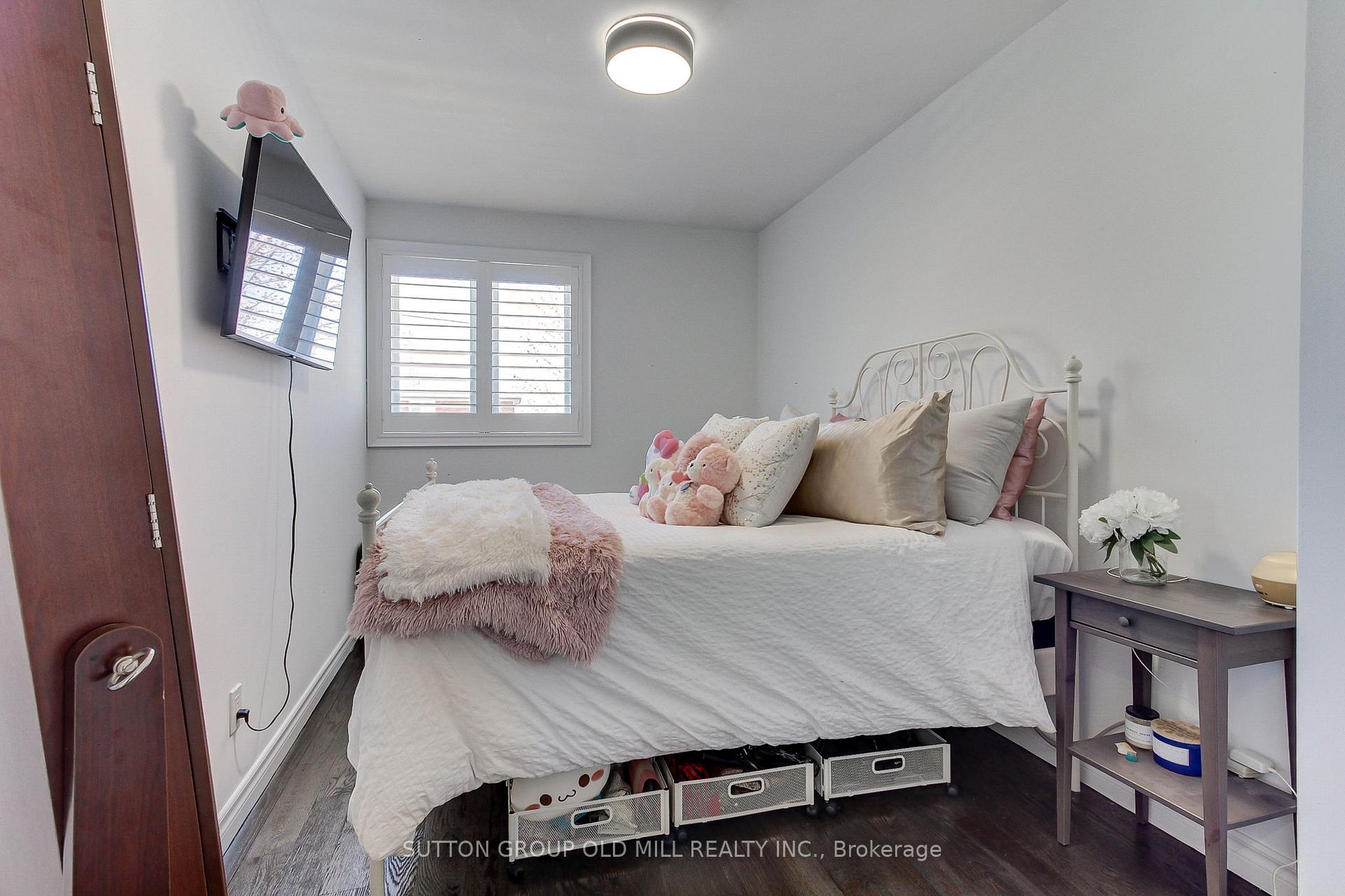 Photo 21 of 25 Savoy Avenue, Toronto, Woodbine-Lumsden — HOMEH