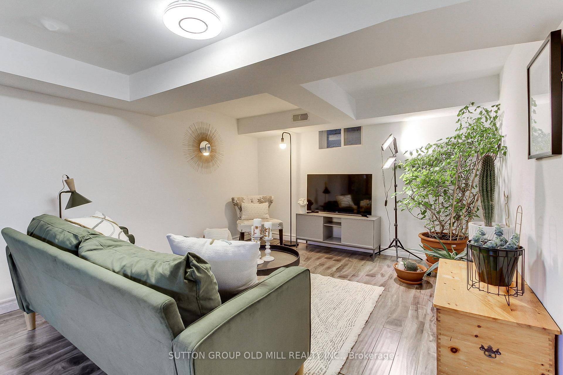 Photo 34 of 25 Savoy Avenue, Toronto, Woodbine-Lumsden — HOMEH