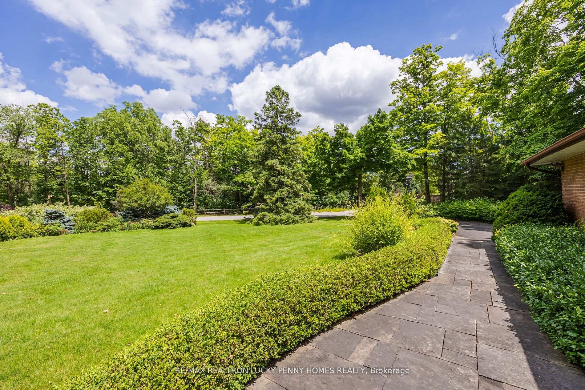 Photo 3 of 3 Ahorn Grove, Markham, Devil's Elbow — HOMEH