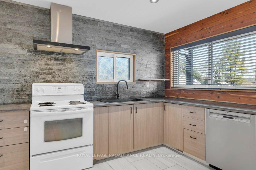 Photo 14 of 182 Henry Street, Stirling-Rawdon, Stirling Ward — HOMEH