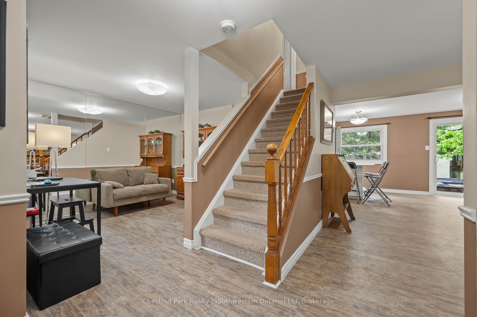 Photo 3 of 582 Kortright Road W, Guelph, Kortright West — HOMEH