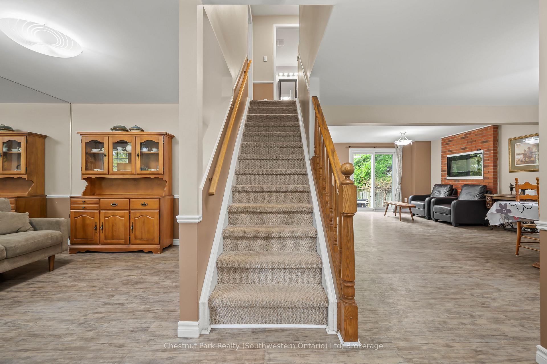 Photo 6 of 582 Kortright Road W, Guelph, Kortright West — HOMEH