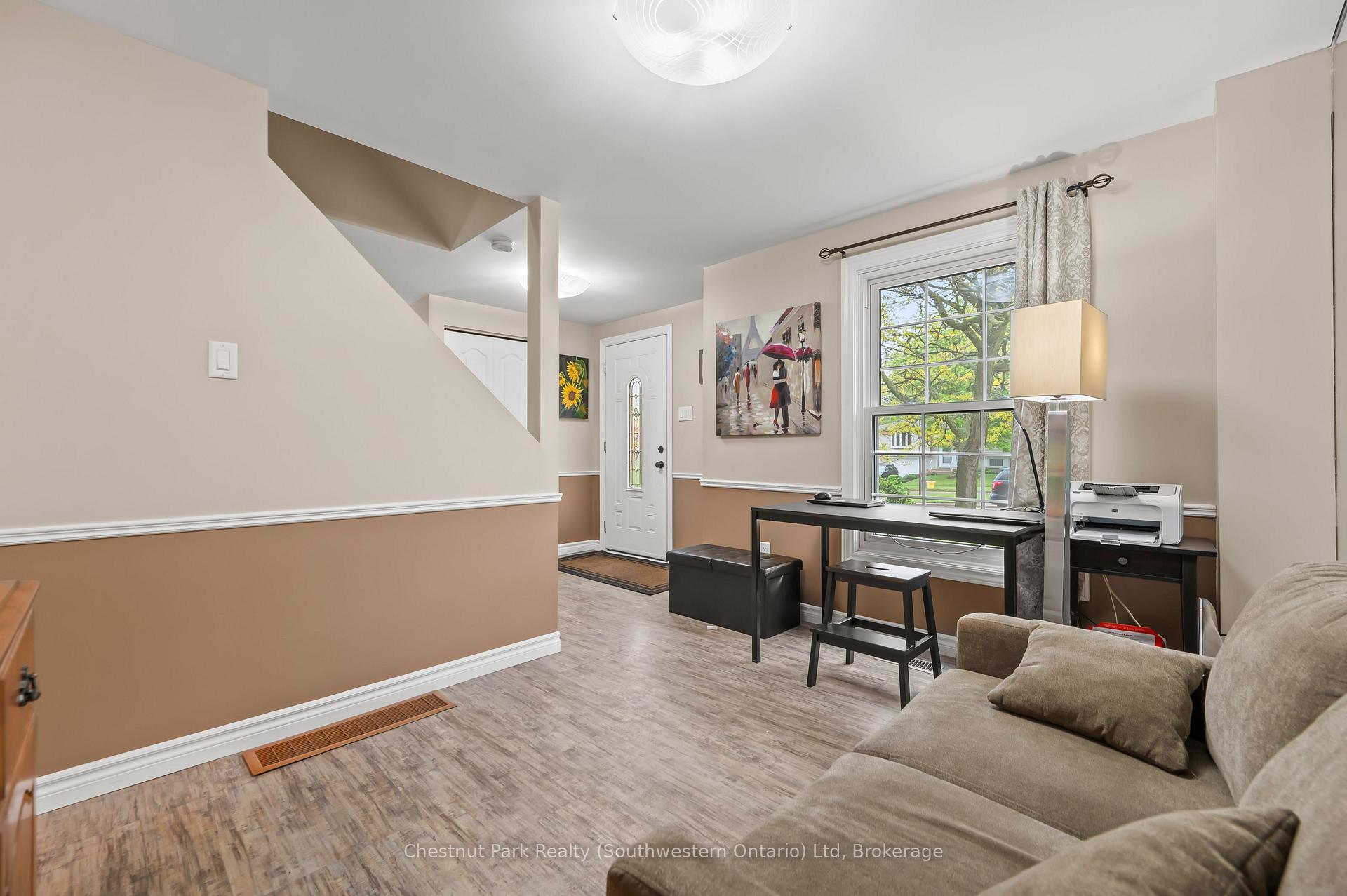 Photo 8 of 582 Kortright Road W, Guelph, Kortright West — HOMEH