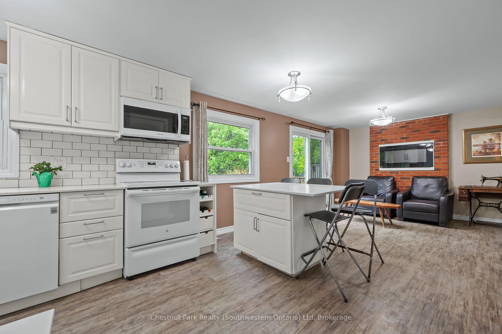 Photo 26 of 582 Kortright Road W, Guelph, Kortright West — HOMEH