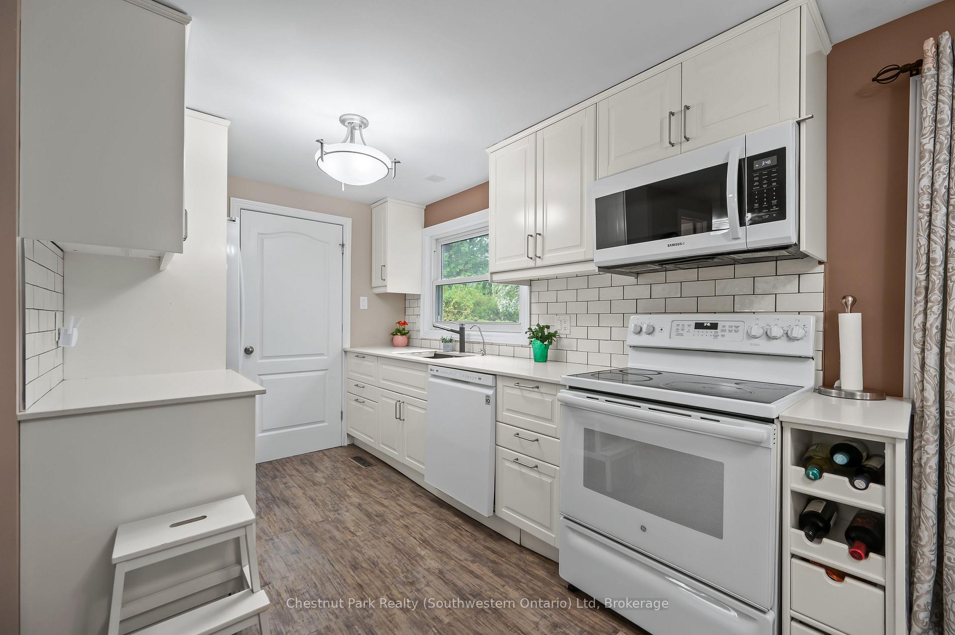 Photo 18 of 582 Kortright Road W, Guelph, Kortright West — HOMEH