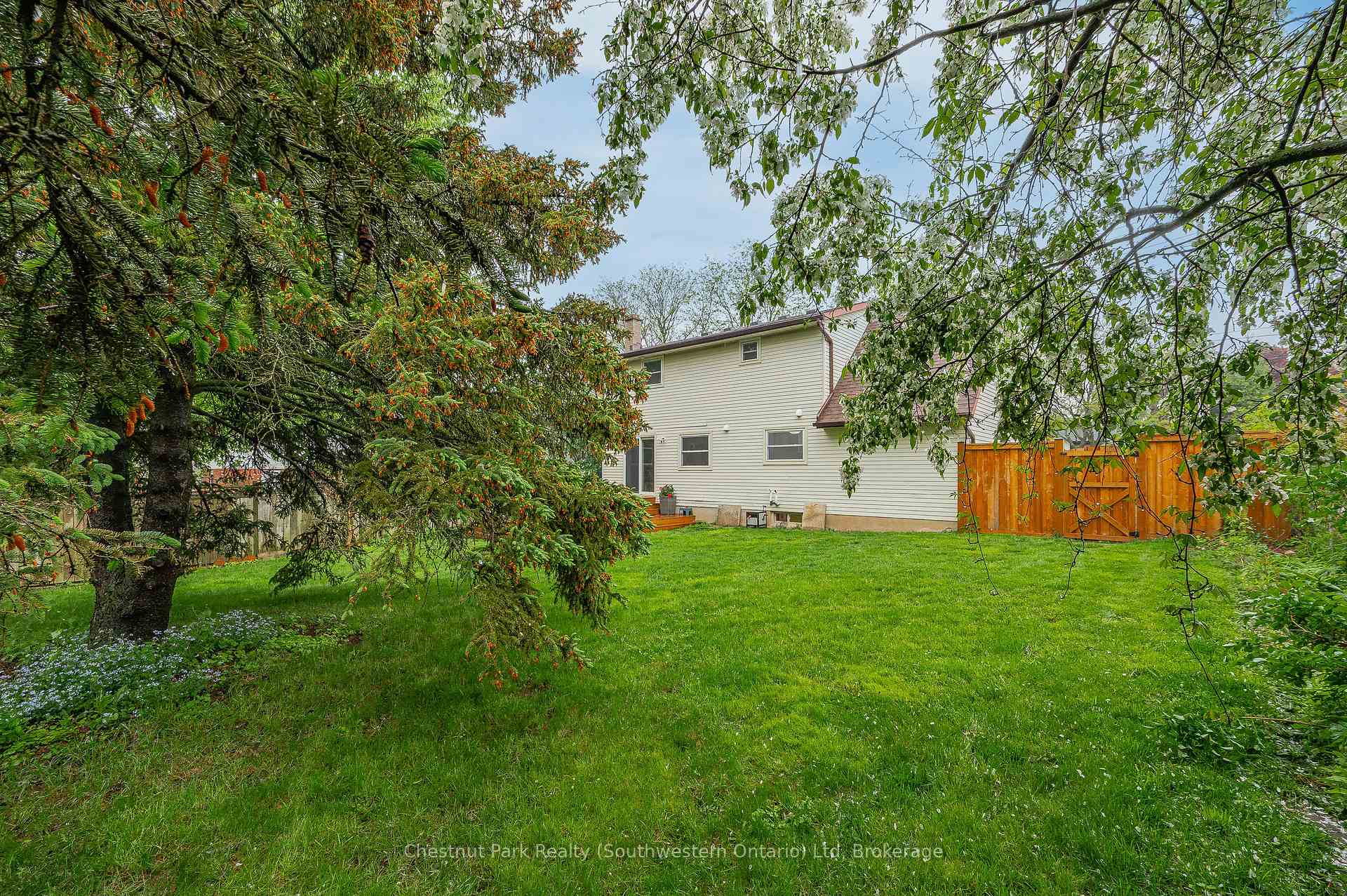 Photo 47 of 582 Kortright Road W, Guelph, Kortright West — HOMEH