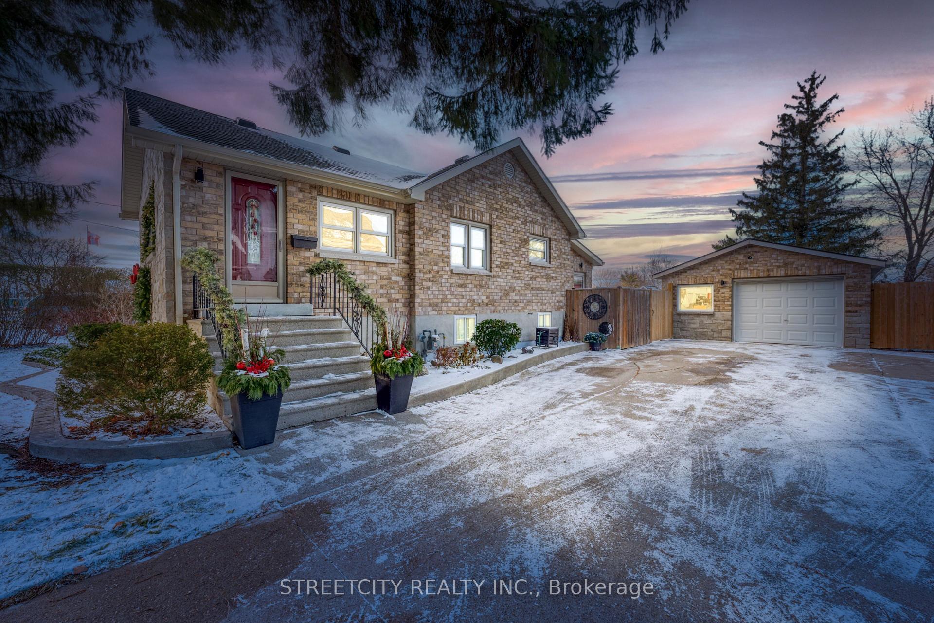 Photo 3 of 736 Devine Street, Sarnia — HOMEH
