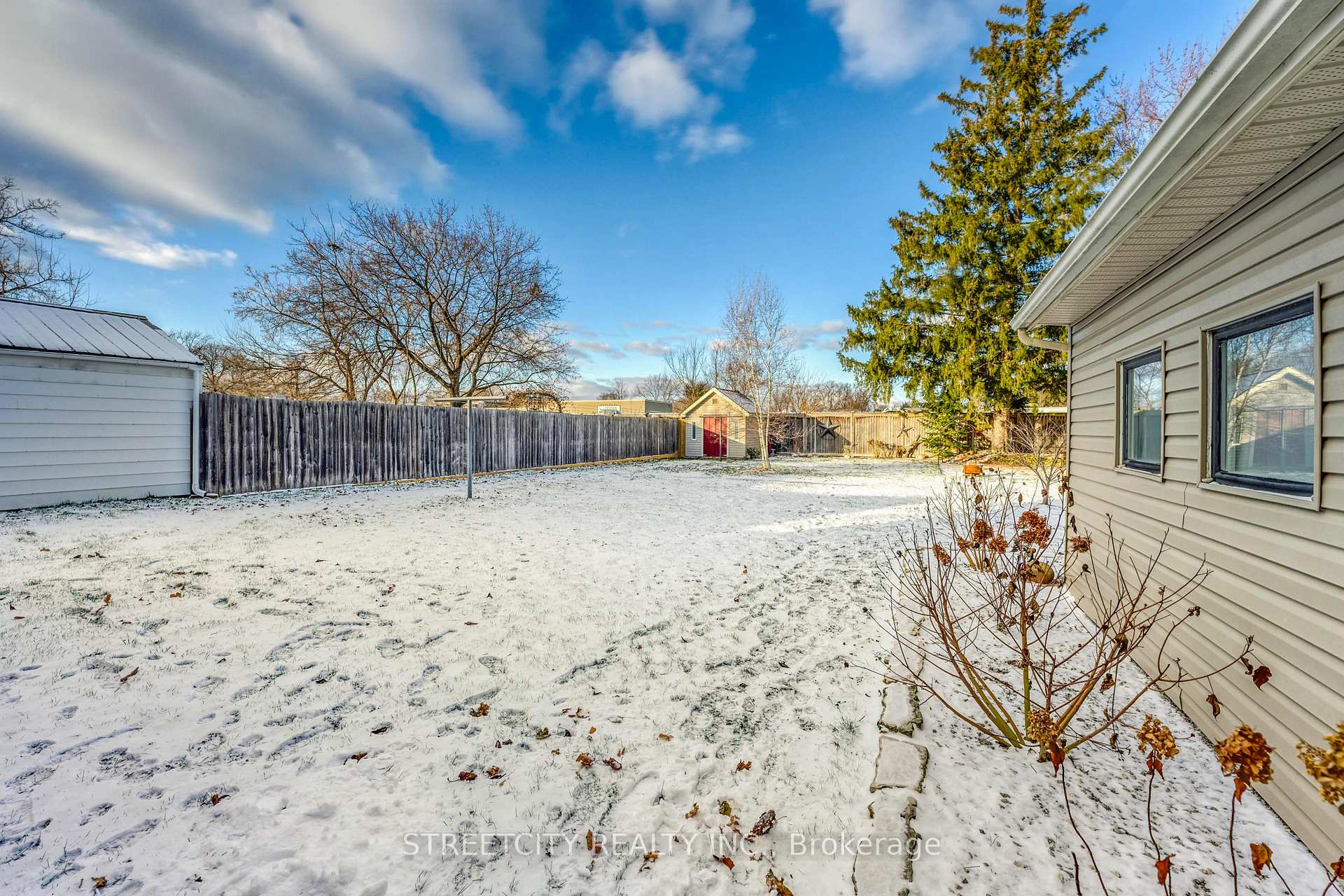 Photo 2 of 736 Devine Street, Sarnia — HOMEH