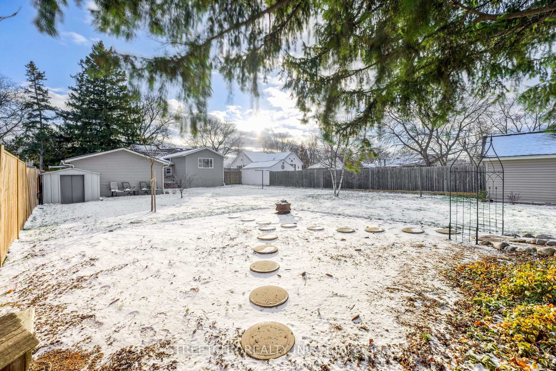 Photo 8 of 736 Devine Street, Sarnia — HOMEH