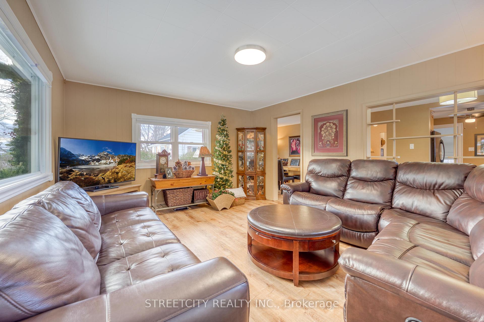 Photo 6 of 736 Devine Street, Sarnia — HOMEH