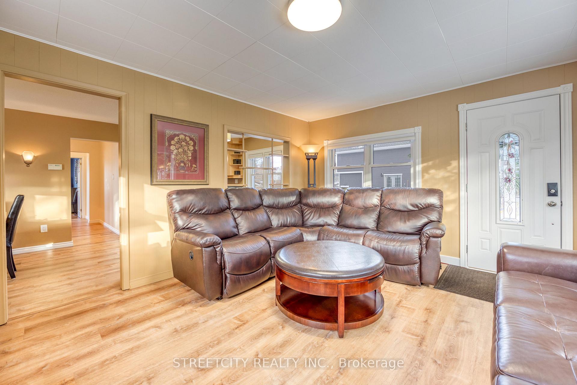 Photo 10 of 736 Devine Street, Sarnia — HOMEH