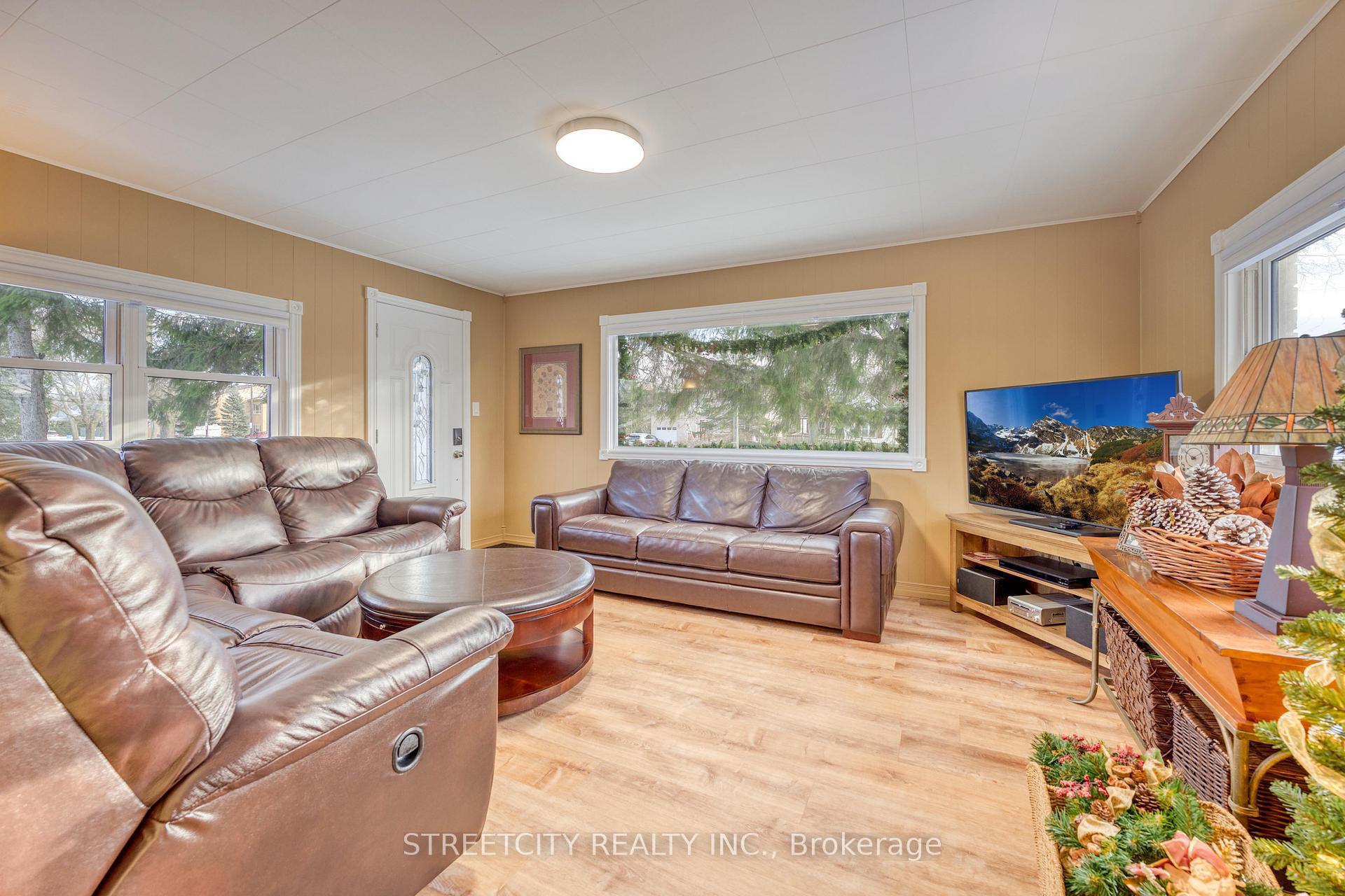 Photo 19 of 736 Devine Street, Sarnia — HOMEH