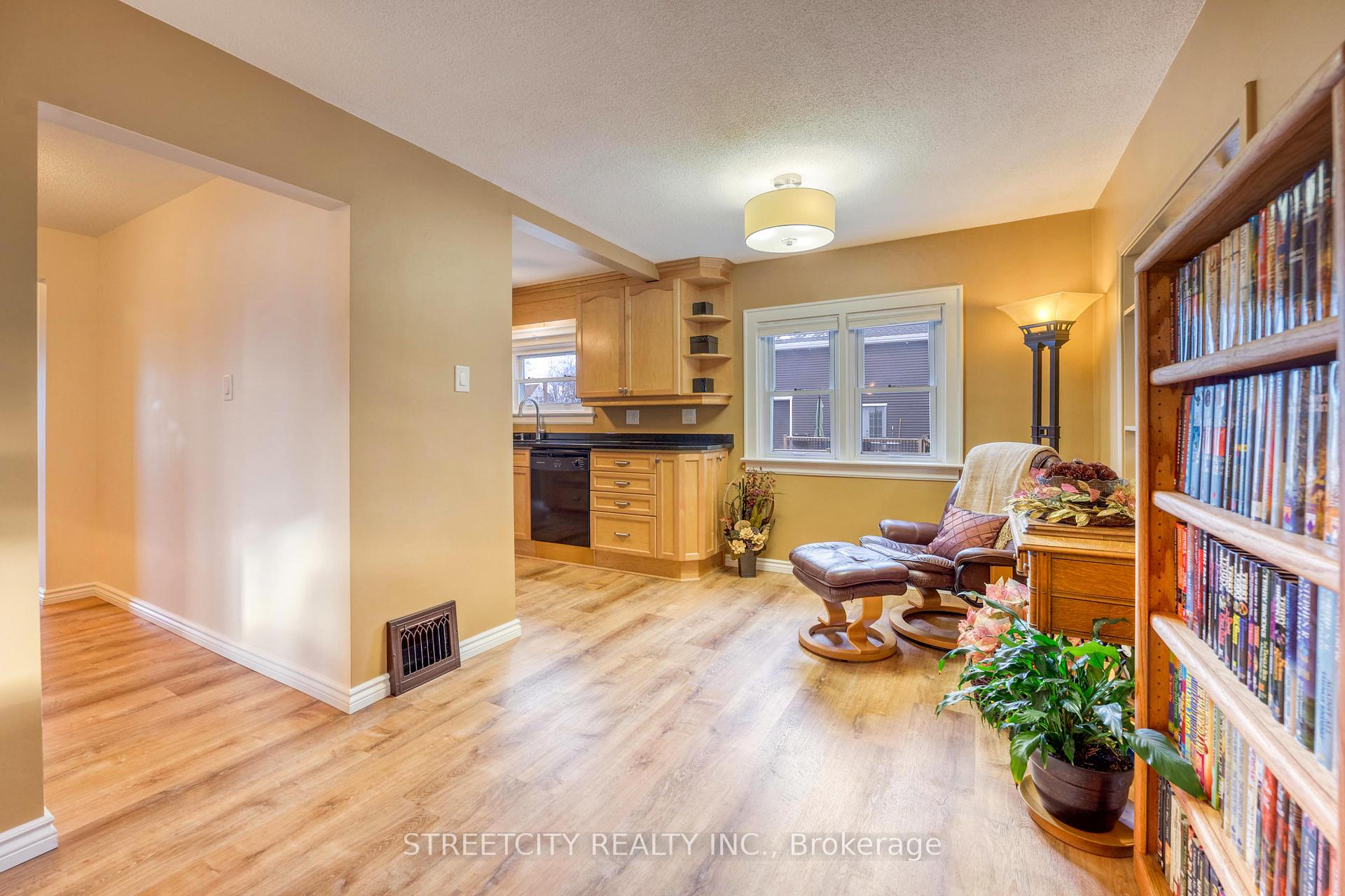 Photo 18 of 736 Devine Street, Sarnia — HOMEH